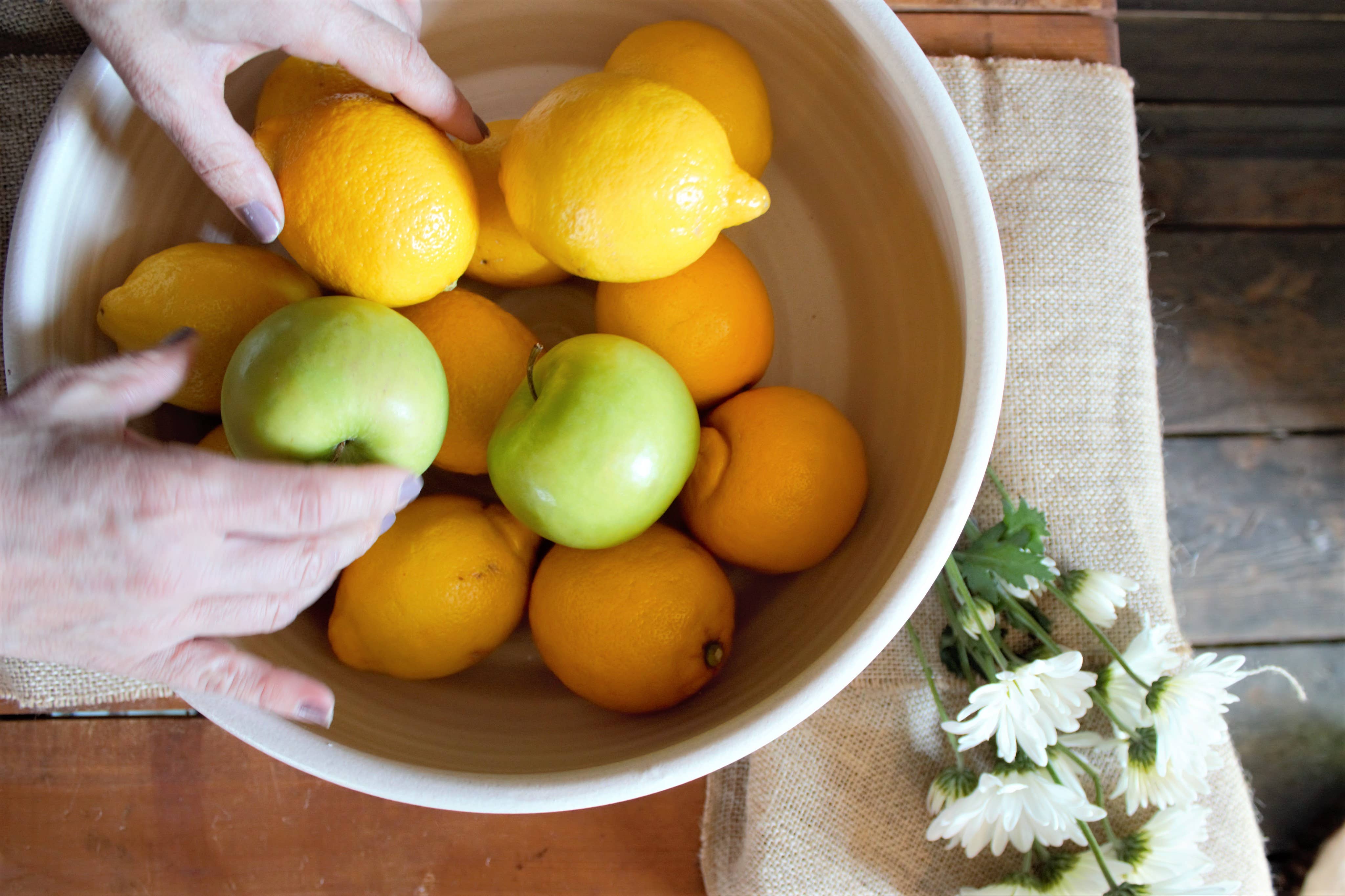 Premium White Large Serving Bowl - Elegant Ceramic Dish for Salads, Pasta, and Family Dinners - Perfect for Entertaining and Holiday Gatherings