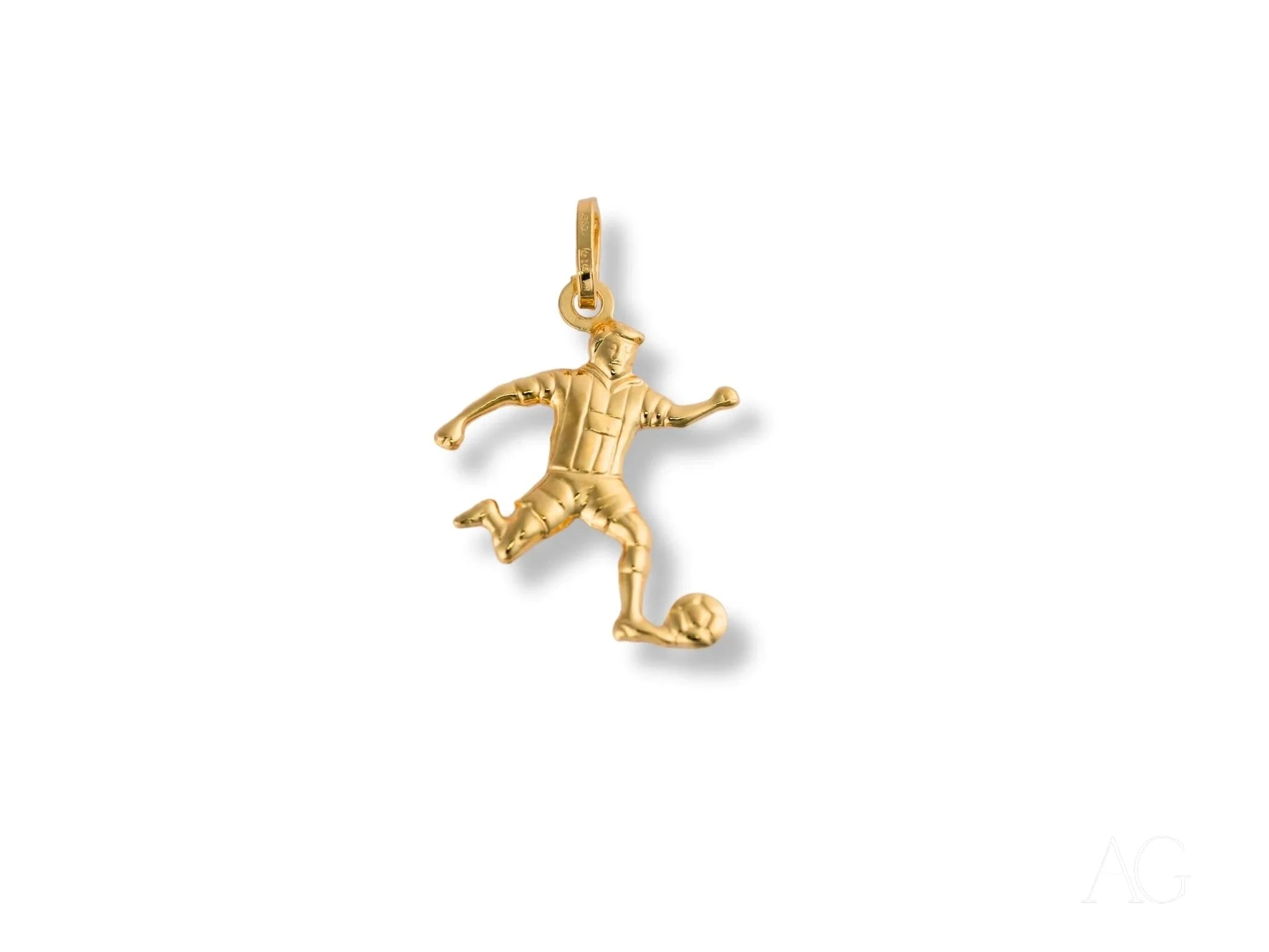 18k Gold Soccer Player Pendant for Men - Elegant Sports Jewelry Gift for Soccer Lovers, Players & Fans - Perfect for Gameday, Birthdays & Special Occasions