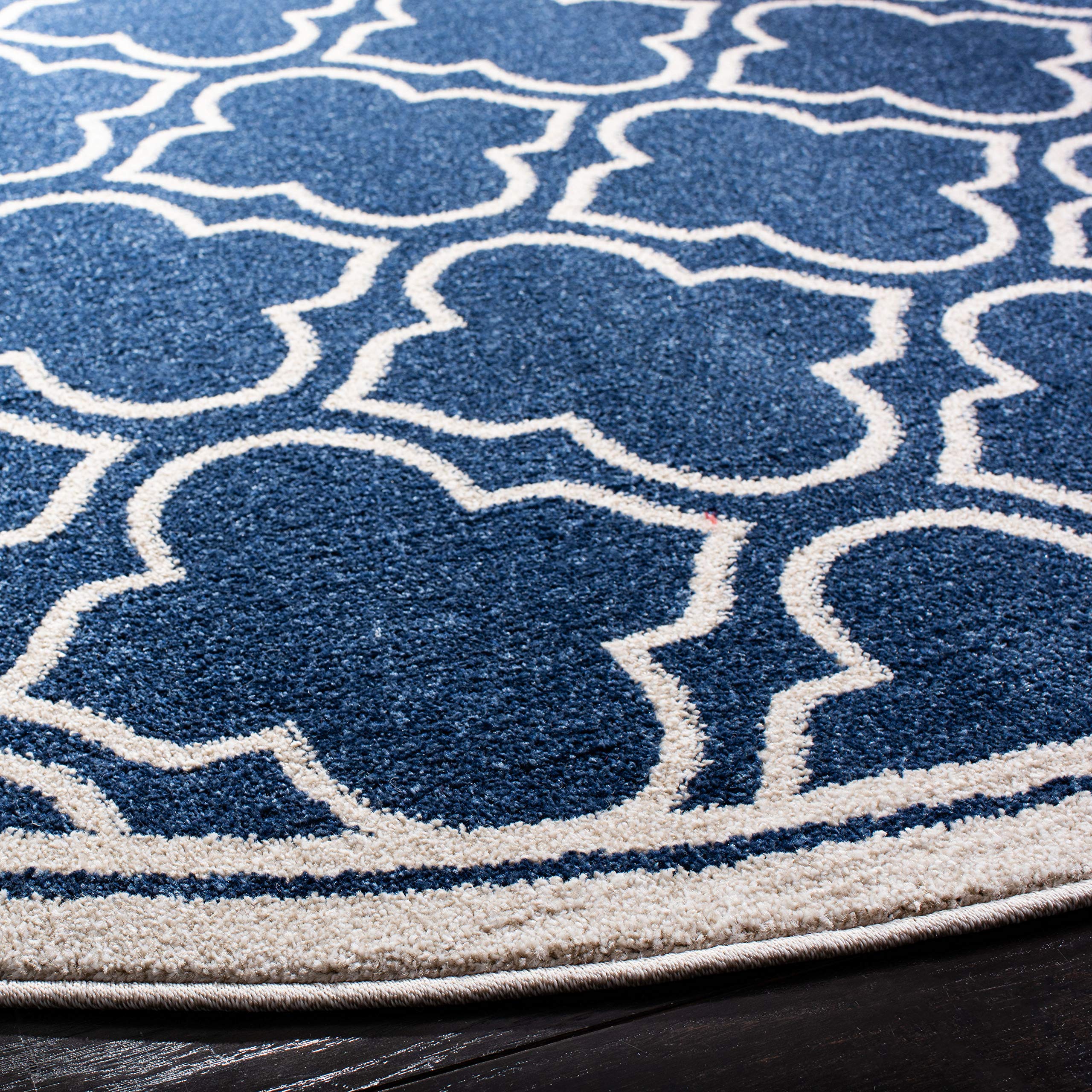 SAFAVIEH Amherst Collection 7' Round Navy/Ivory Moroccan Geometric Area Rug - Non-Shedding, Stain Resistant for Dining Room, Living Room, Bedroom & Entryway | Perfect for Home Decor, Office Spaces & High Traffic Areas