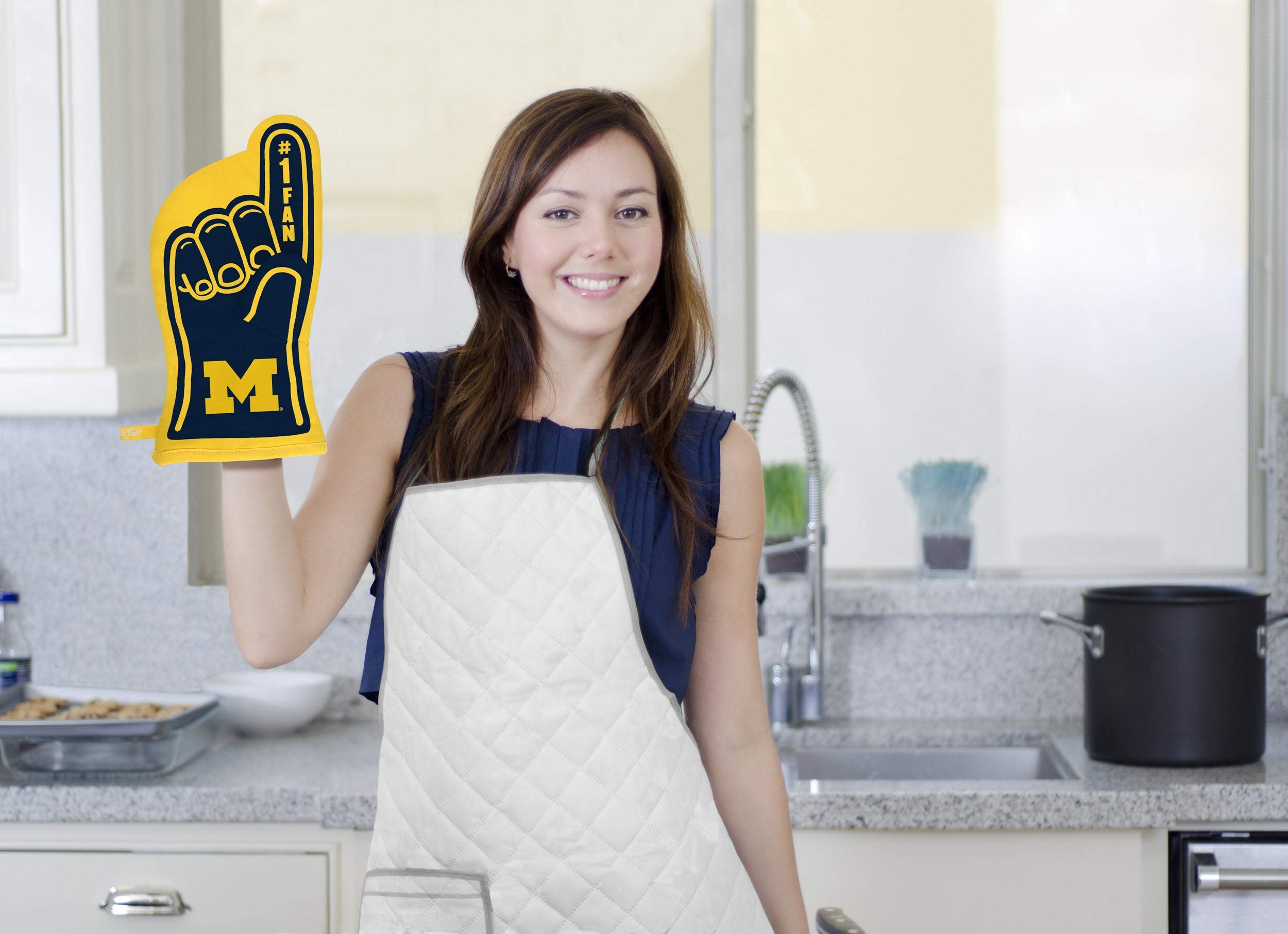 YouTheFan NCAA #1 Team Logo Oven Mitt - Heat Resistant Kitchen Glove for Baking, Grilling & Cooking - Perfect for College Football Fans & Home Chefs