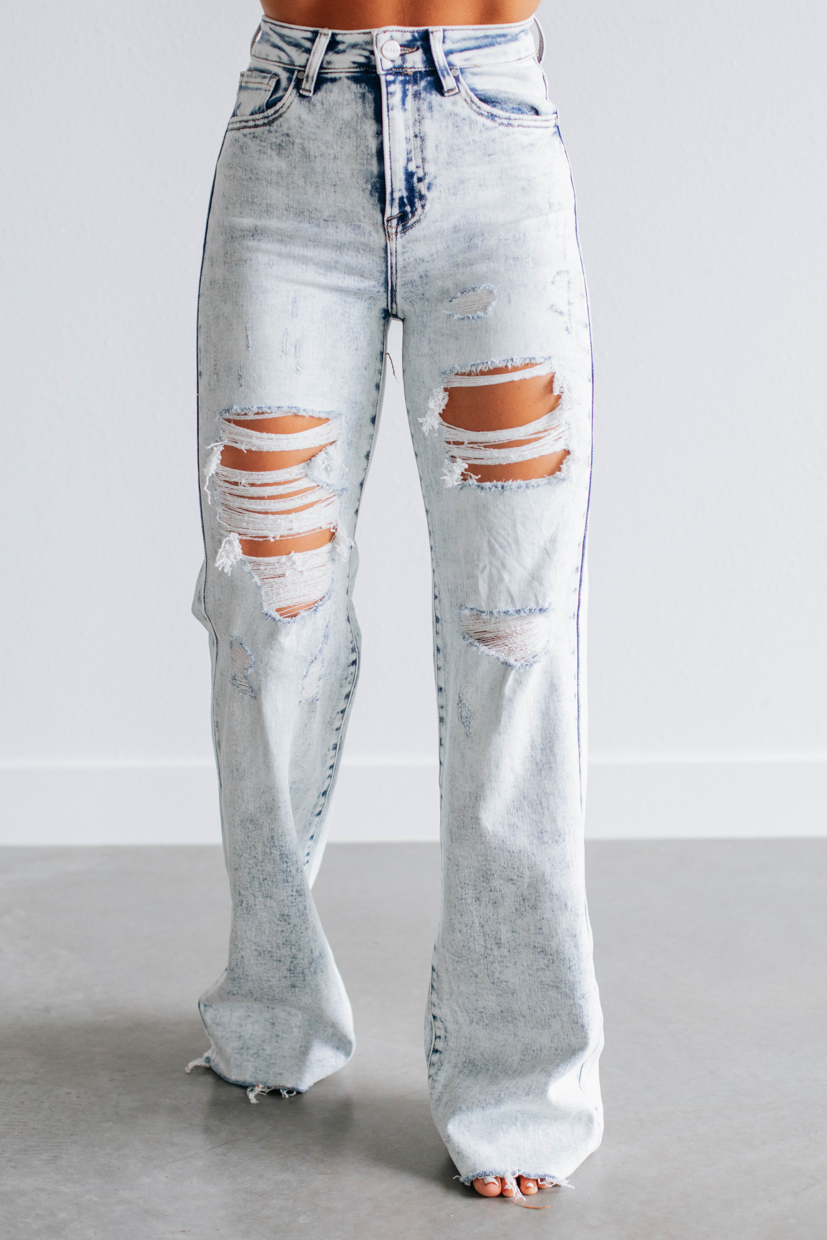 Avril Risen Vintage Light Wash High Waist Distressed Jeans for Women - Perfect for Casual Outfits, Date Nights & Street Style Fashion
