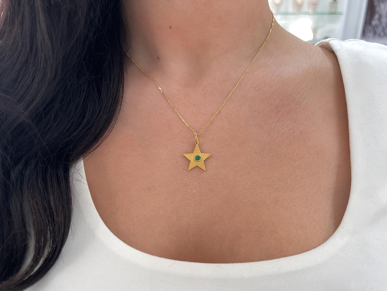 0.19ct 14K Gold Emerald Star Pendant Necklace - Textured Rippled Oval Bezel 585 - Perfect for Anniversary Gifts, Valentine's Day & Special Occasions