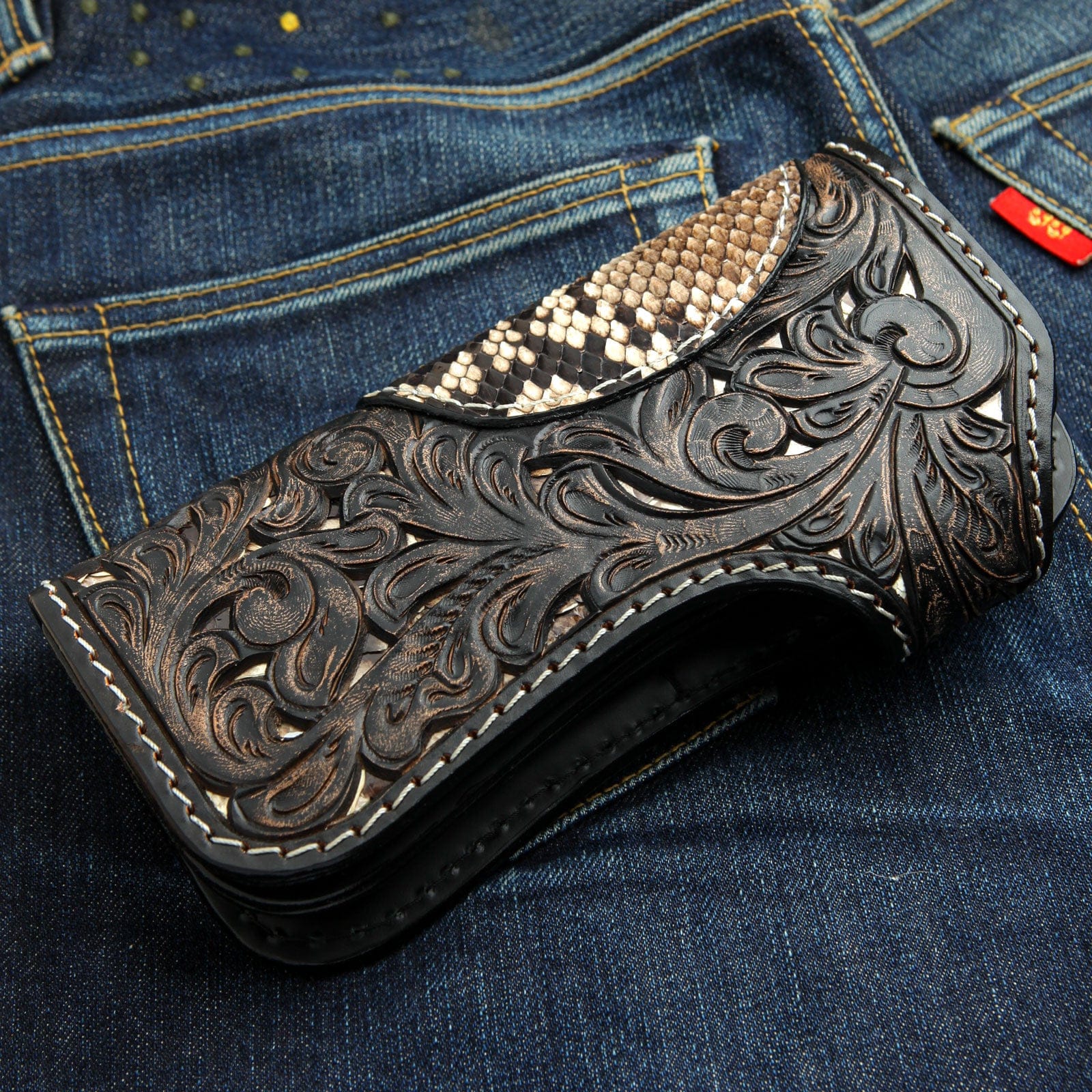 Extreme Rider Skull Leather Biker Wallet for Men - Premium Genuine Leather Motorcycle Wallet with Chain - Perfect for Bikers, Riders & Motorcycle Enthusiasts