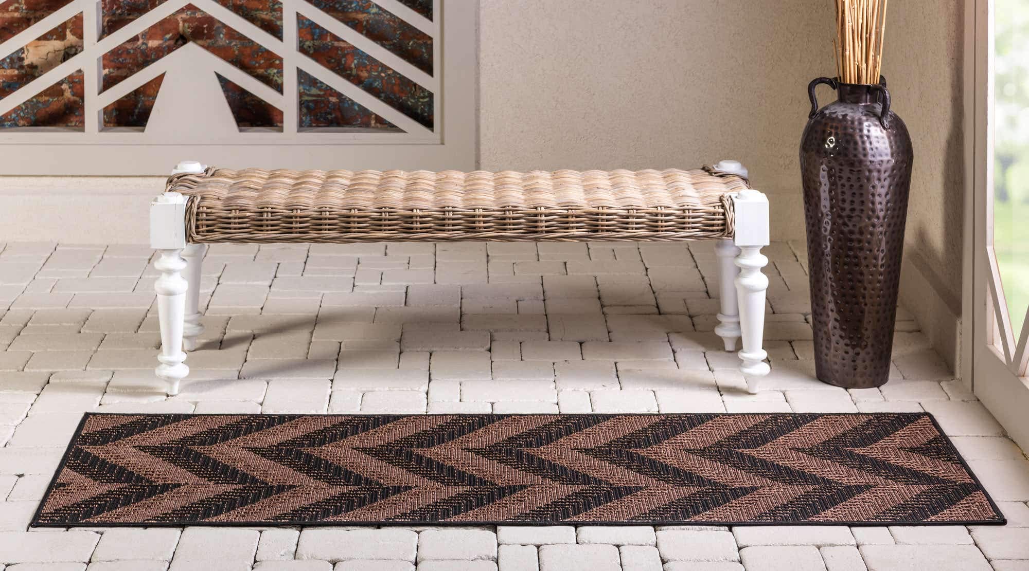 Unique Loom Outdoor Modern Chevron Area Rug - 2'2