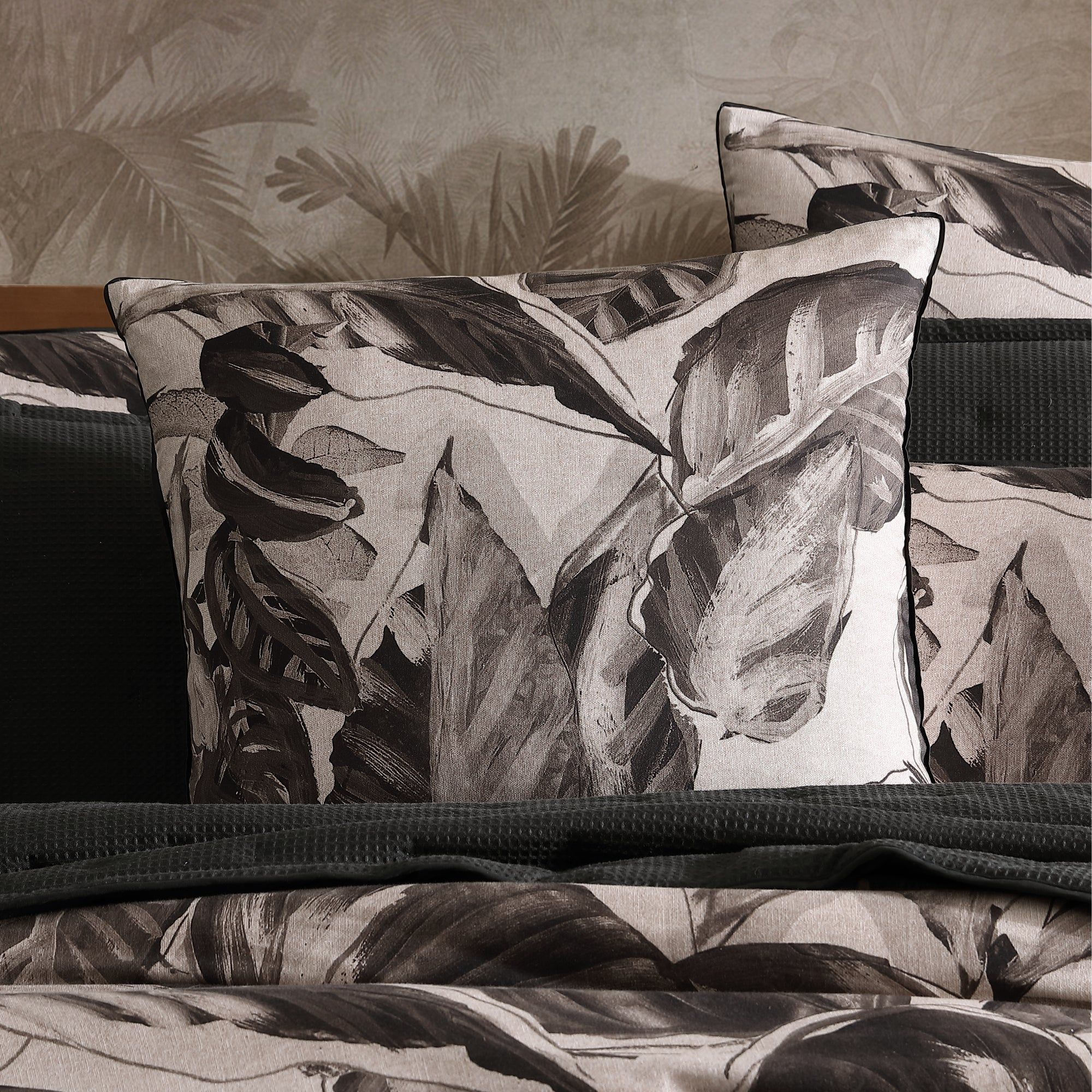 Premium Elio Black European Pillowcase Set - 100% Cotton Luxury Bedding by Logan & Mason - Perfect for Master Bedroom, Guest Room & Hotel Decor