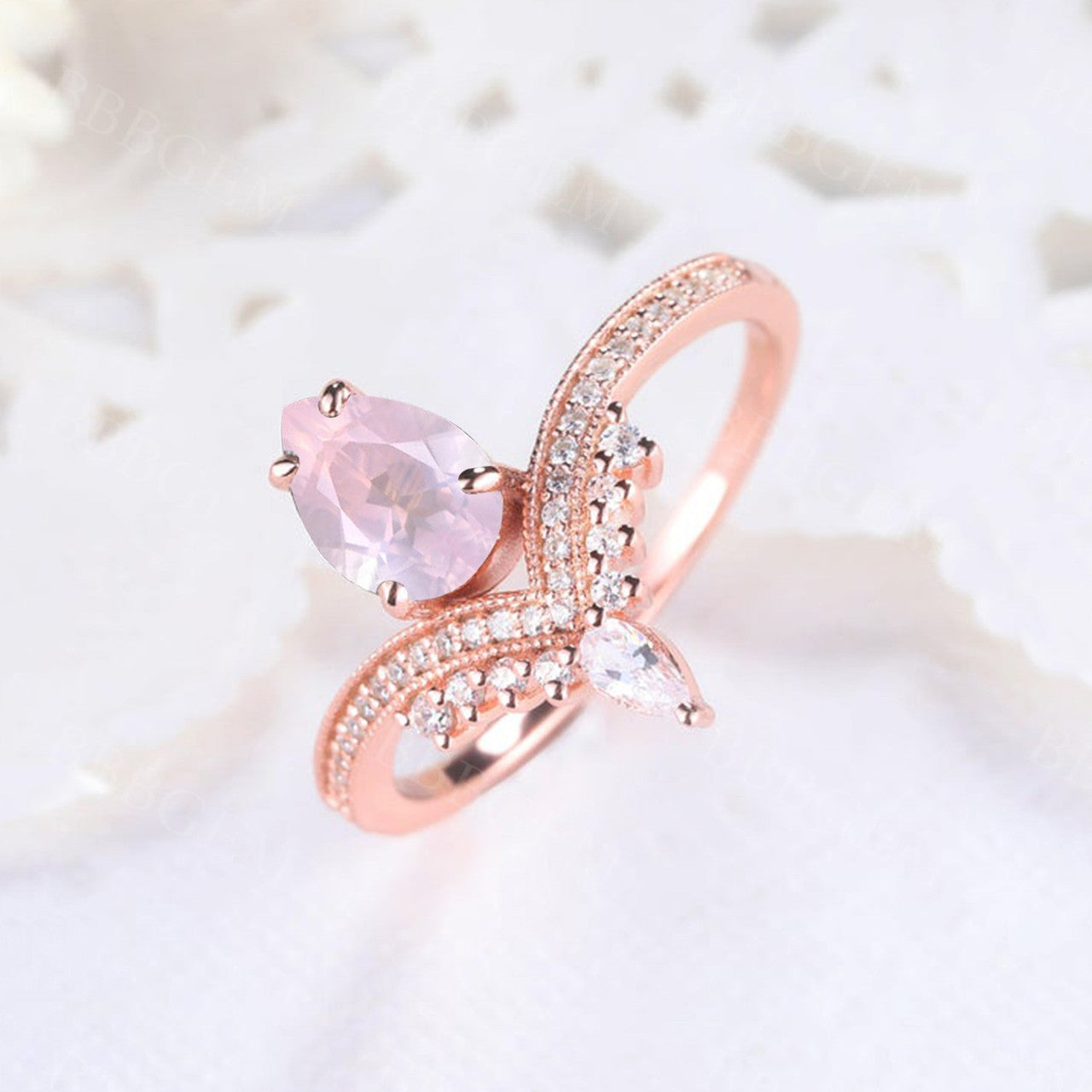 Vintage Pear Cut Rose Quartz Engagement Ring with Moissanite Accents - Elegant Wedding Band for Brides, Promise Rings & Anniversary Gifts | Perfect for Proposals, Vow Renewals & Special Occasions