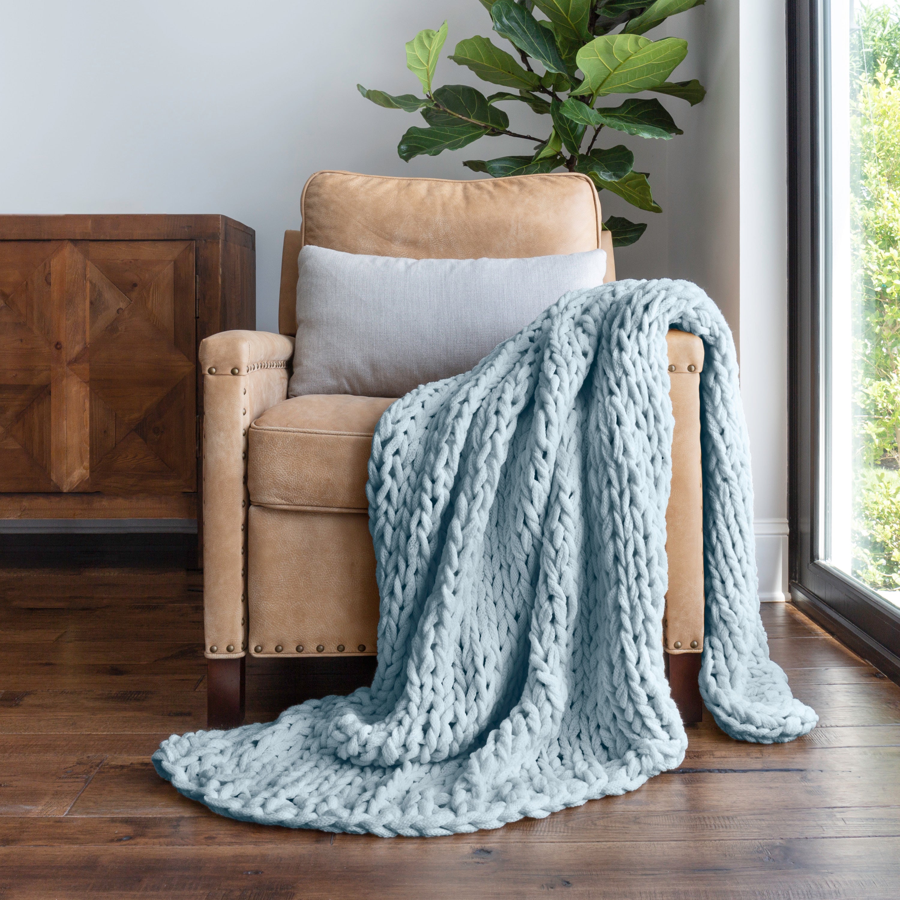 Cozy Chunky Knit Throw Blanket - Soft Warm Luxurious Oversized Blanket for Couch, Bed & Sofa - Perfect for Winter Nights, Movie Time & Home Decor