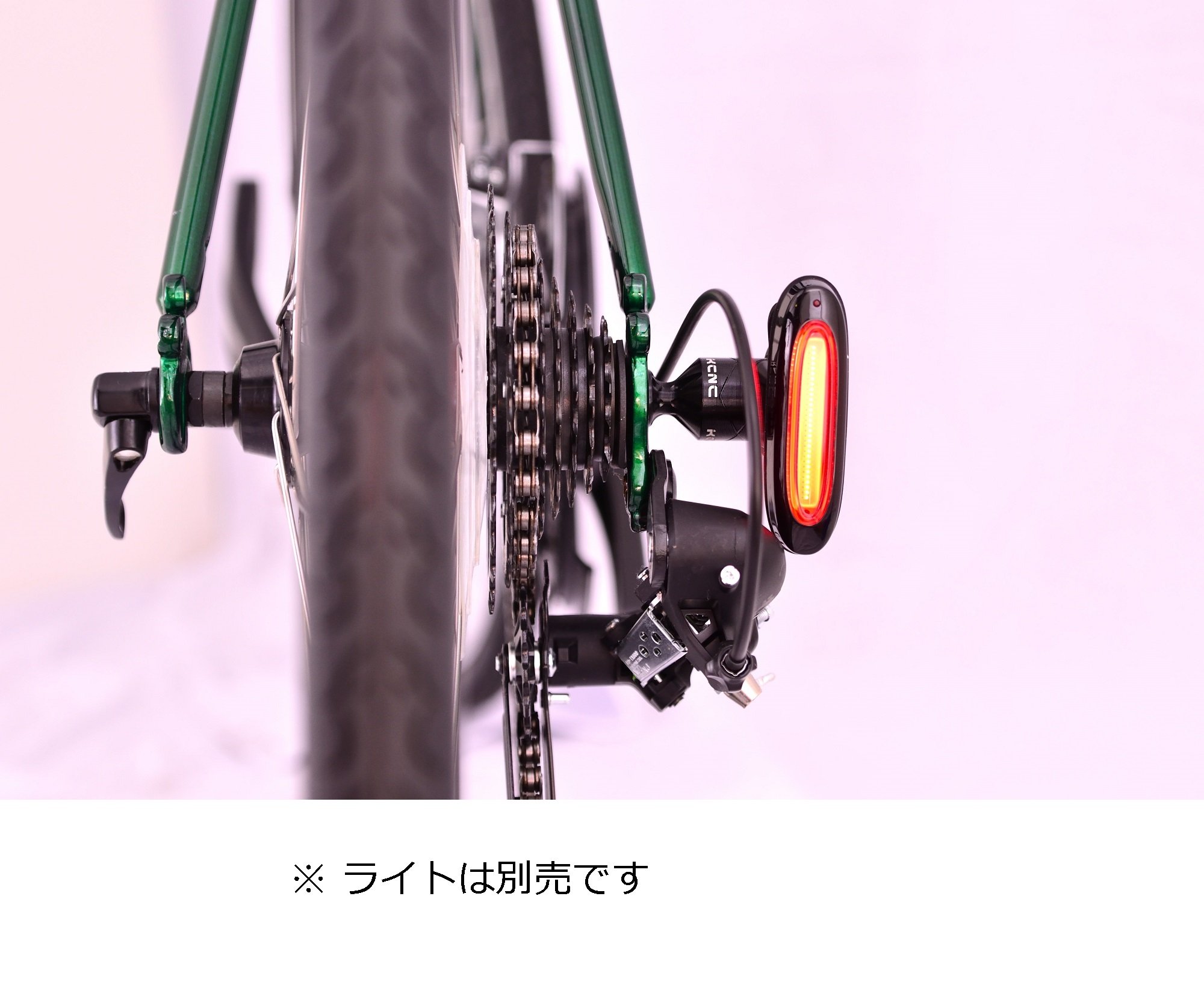 Lightweight Bicycle Light Holder & Hub Adapter - Durable Bike Accessory for Night Riding & Commuting
