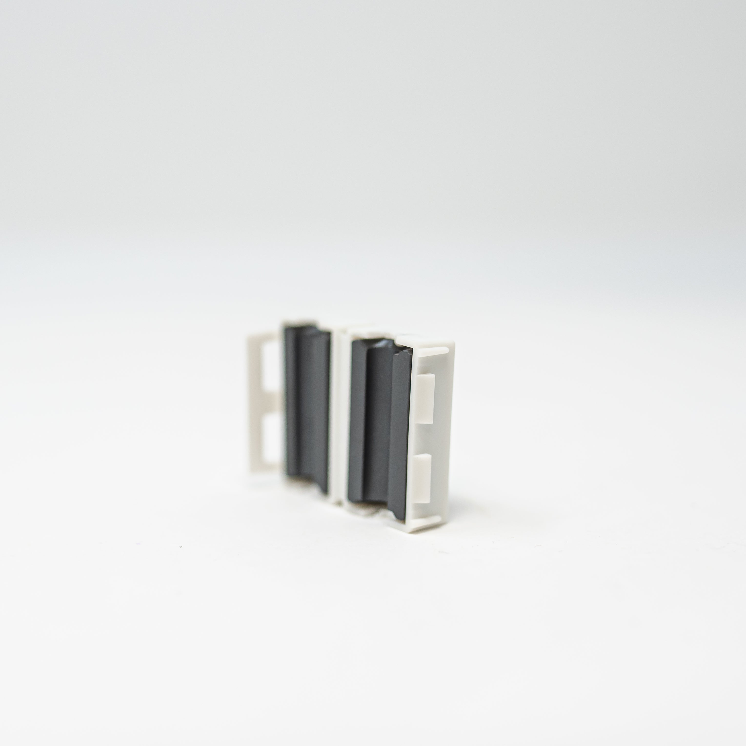 High-Quality Clamp-On Ferrite Bead Inductor for EMI/RFI Noise Suppression - Perfect for Electronics, Cables & Power Supplies