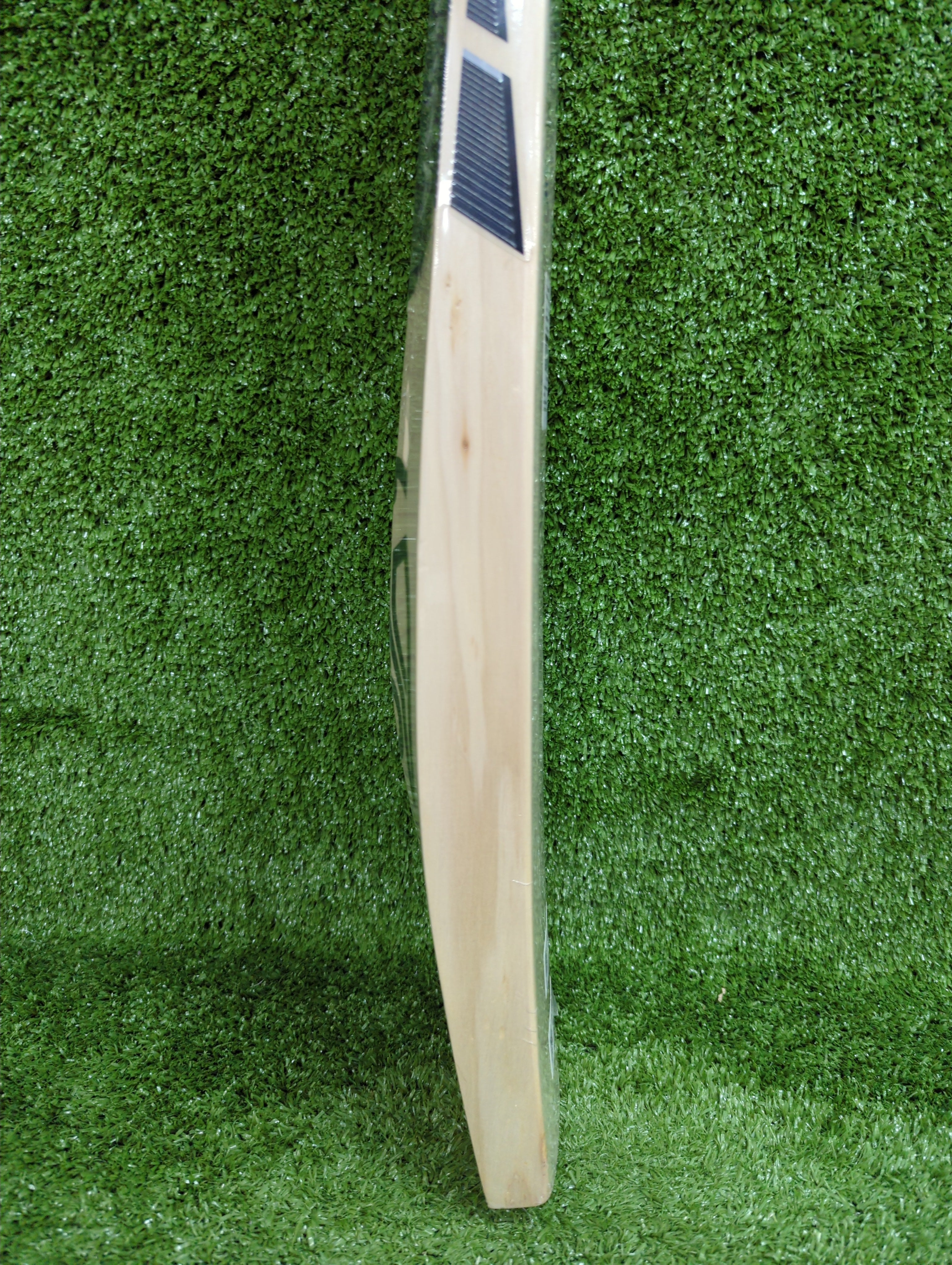 Kookaburra Shadow Pro 2.0 English Willow Cricket Bat - Premium Cricket Equipment for Professional Players | Perfect for Matches, Training & Competitive Play