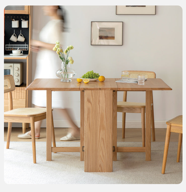 **Solid Oak Wood Extendable Dining Table - Expandable for 6 to 8 Seats - Perfect for Small Spaces & Entertaining Guests**
