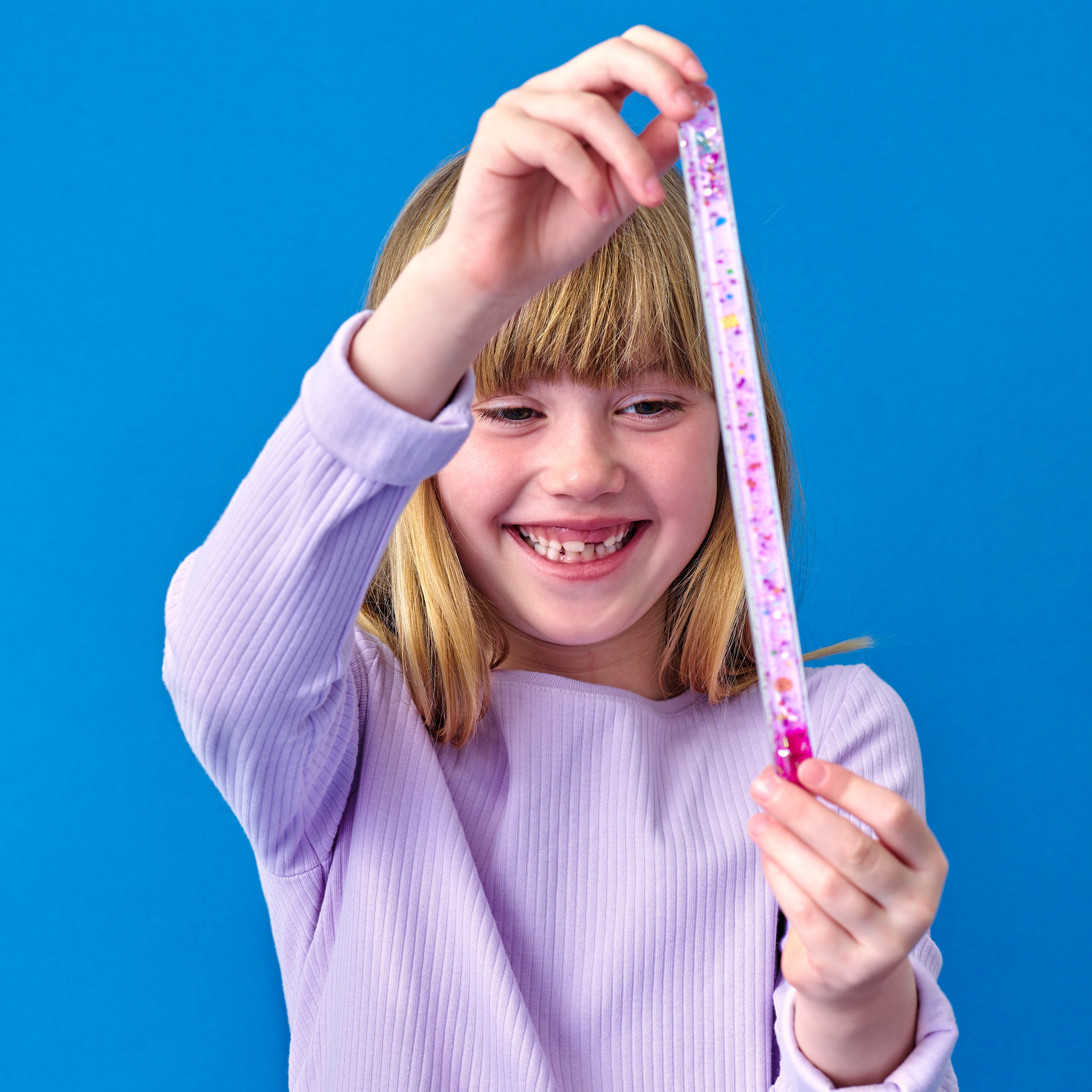 Glittery World Wands - Sparkling Magic Wands for Kids, Birthday Party Favors, Cosplay & Fantasy Play - Perfect for Dress-Up, Halloween Costumes & Fairy Tale Adventures