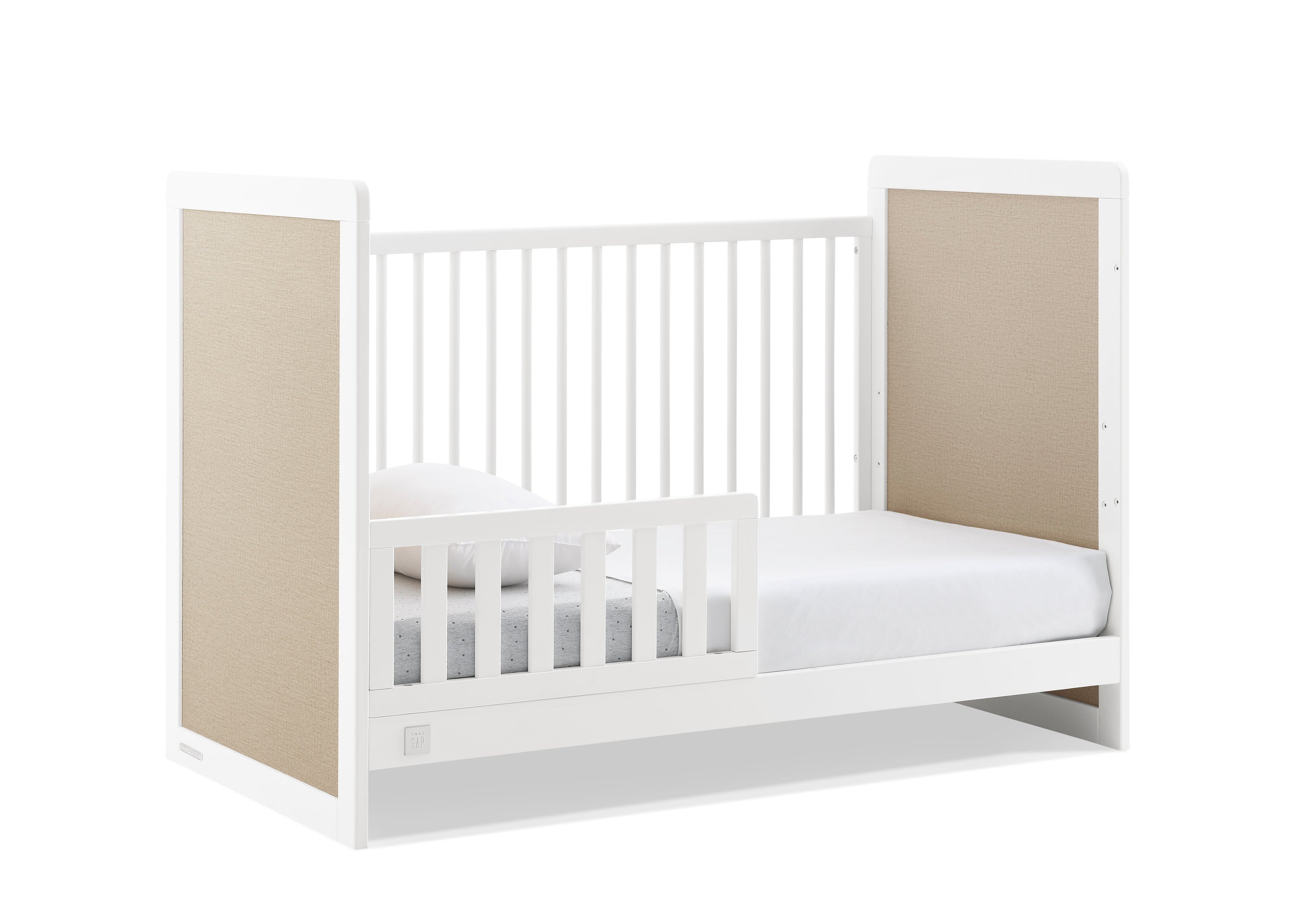 BabyGap Liam 4-in-1 Convertible Crib - Nursery Essential for Newborn to Toddler - Perfect for Bedrooms, Daycares & Guest Rooms