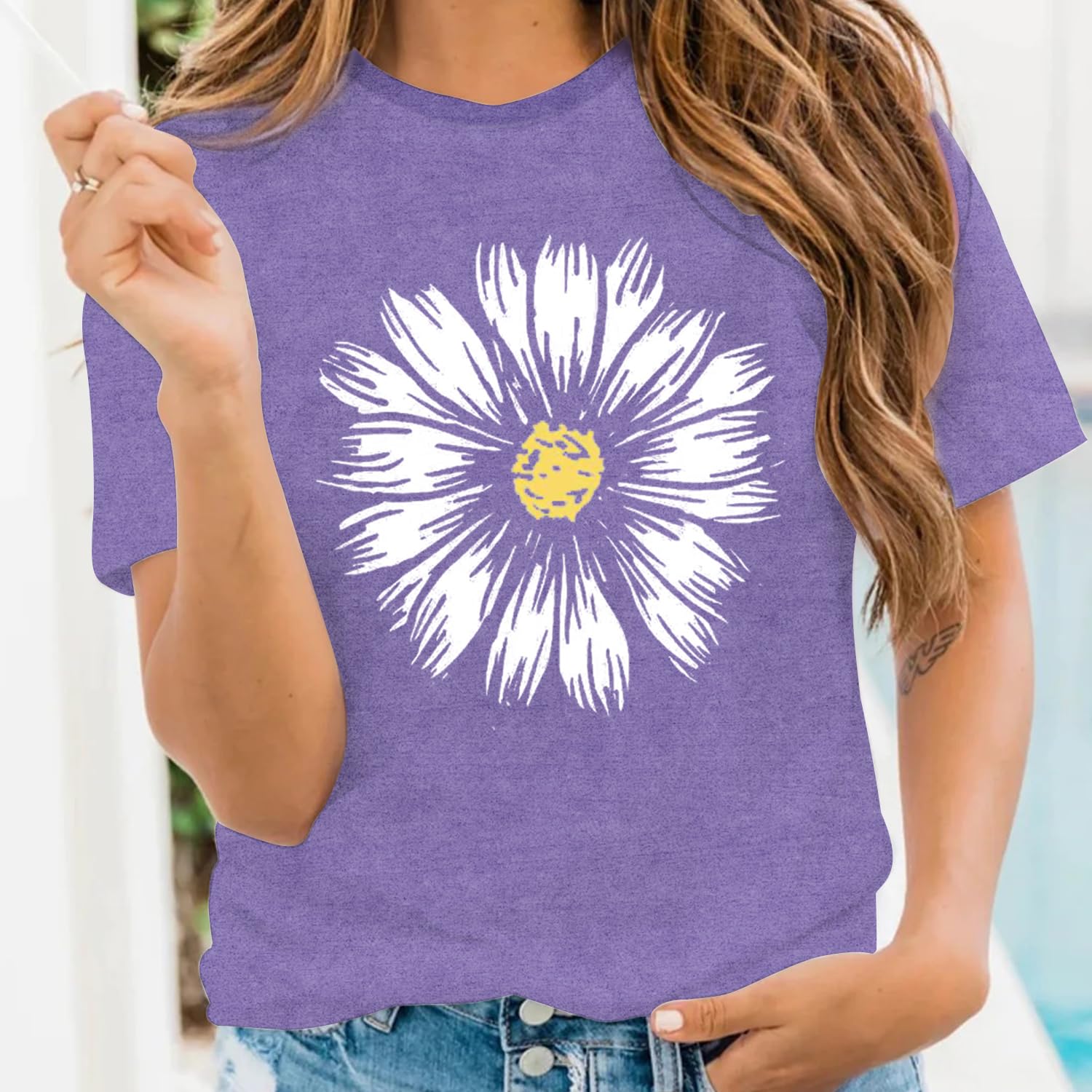 LBP Women's Daisy Floral T-Shirt - Wildflower Print Casual Summer Top - Perfect for Beach Outings, Picnics & Everyday Wear