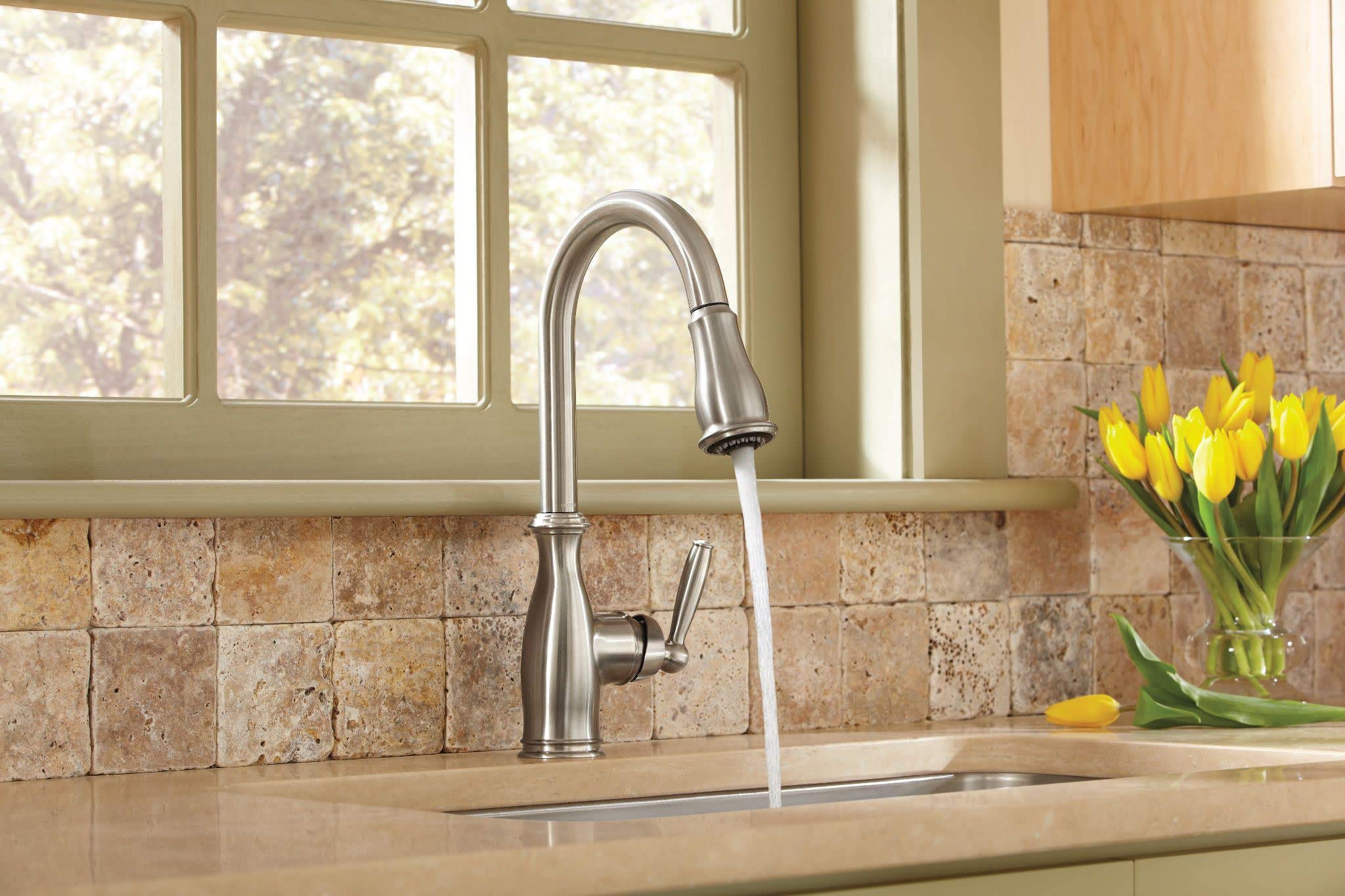 Moen Brantford 7185SRS Spot Resist Stainless Steel High Arc Pull-Down Kitchen Faucet with Reflex Technology & Soap Dispenser - Perfect for Modern Kitchens, Easy Cleaning & Hand Washing