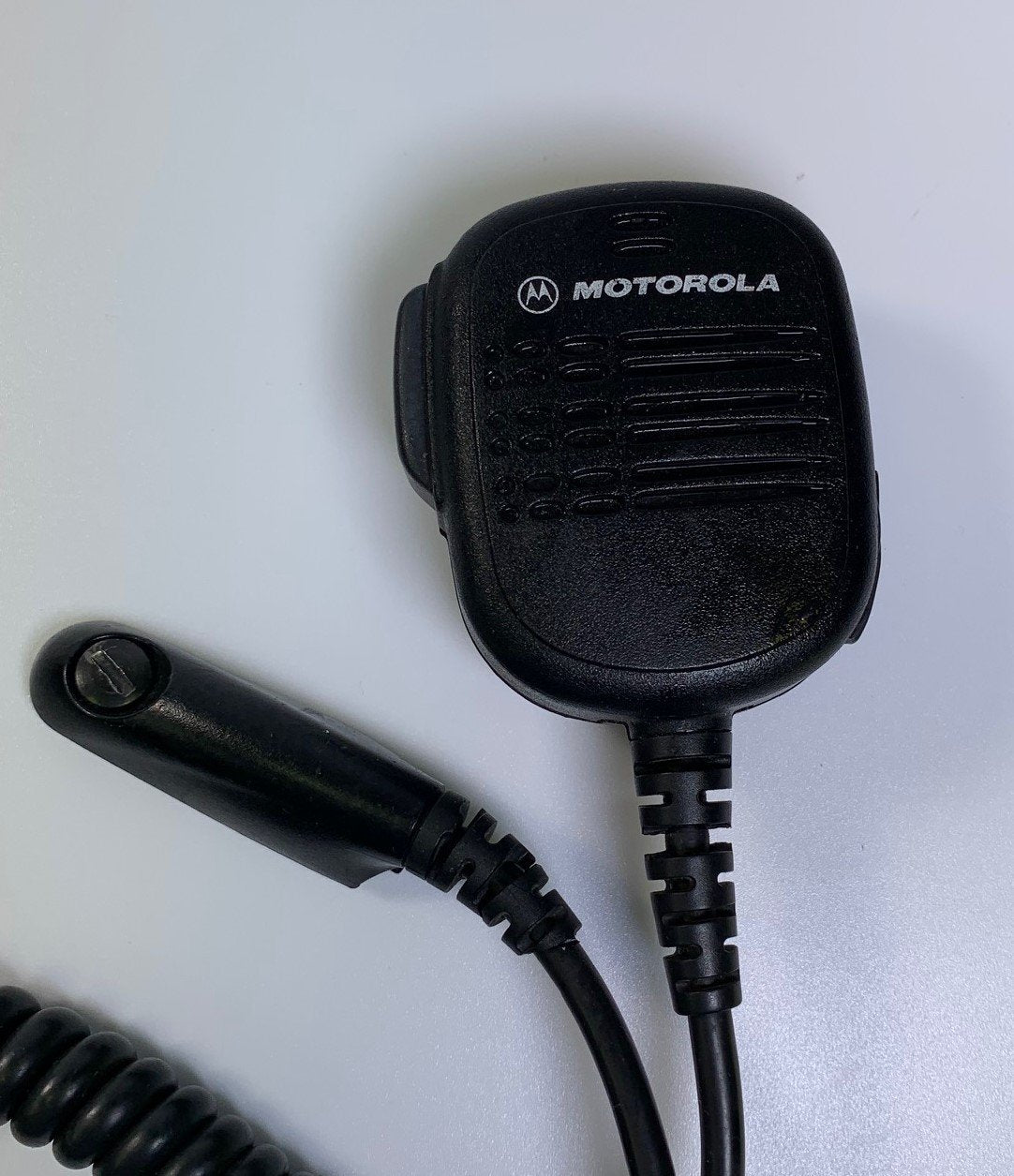 Motorola HMN9053E Speaker Microphone - Two-Way Radio Accessory for Clear Communication | Perfect for Security, Construction & Outdoor Adventures