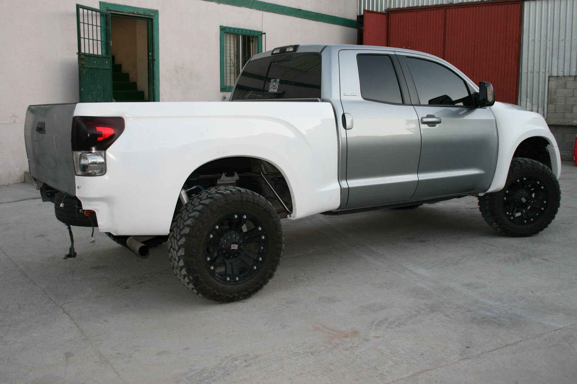 2007-2013 Toyota Tundra Fiberwerx 6.5' Bed Replacement - Durable Aftermarket Truck Bed for Hauling & Off-Road Adventures