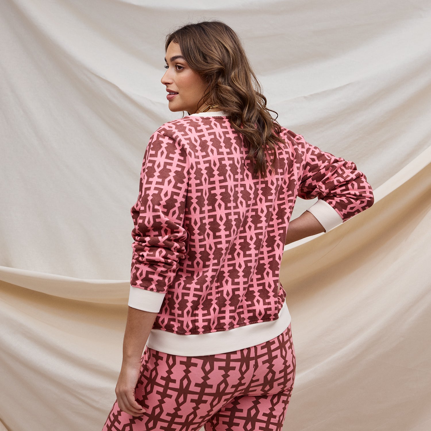 Amata Women's Knit Sweater - Soft & Cozy Pullover for Fall & Winter - Perfect for Casual Outfits, Office Wear & Holiday Gatherings