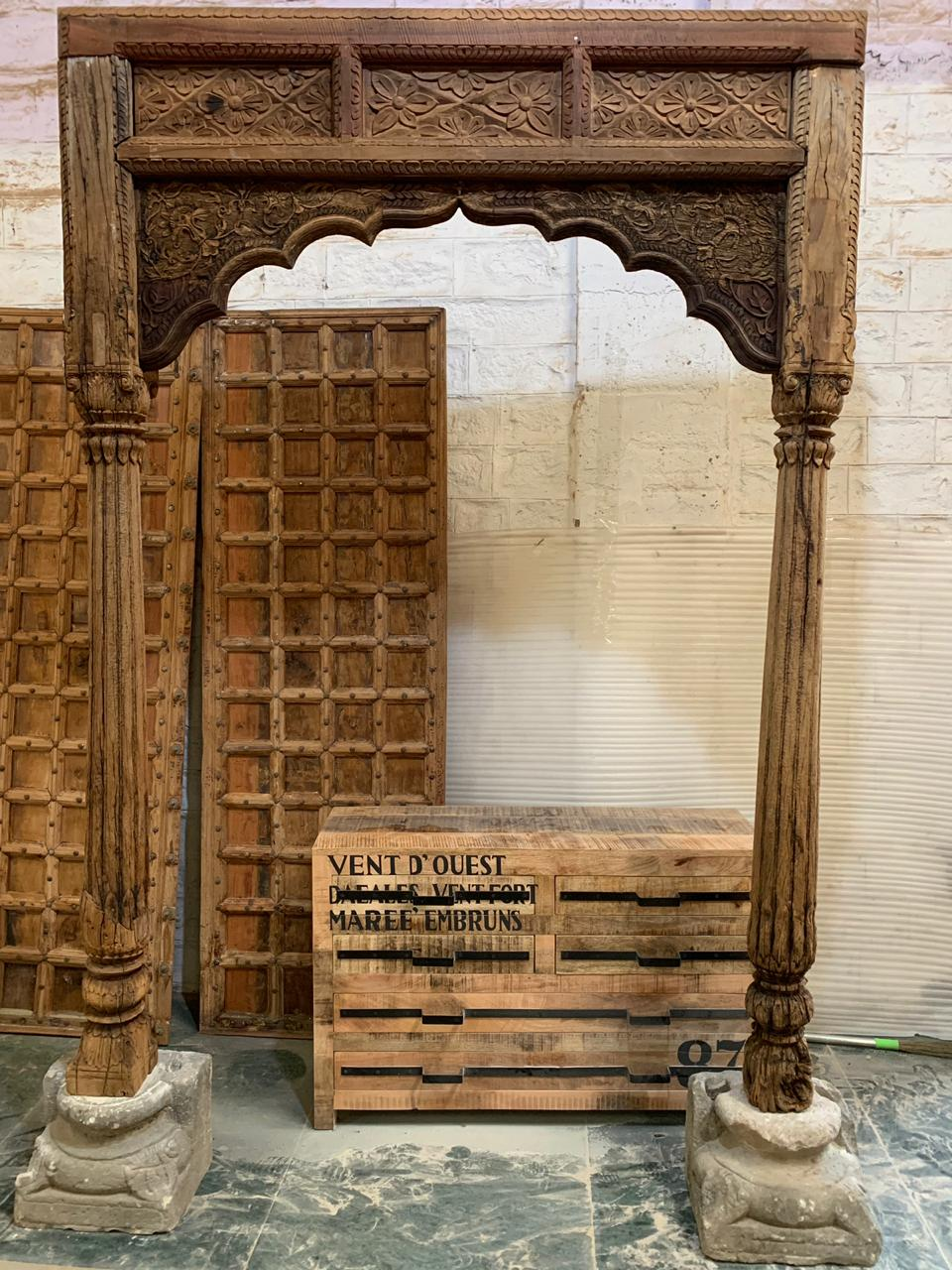 Hand Carved Mughal Arch Mirror Frame with Natural Finish - Vintage Home Decor for Living Room, Bedroom & Entryway