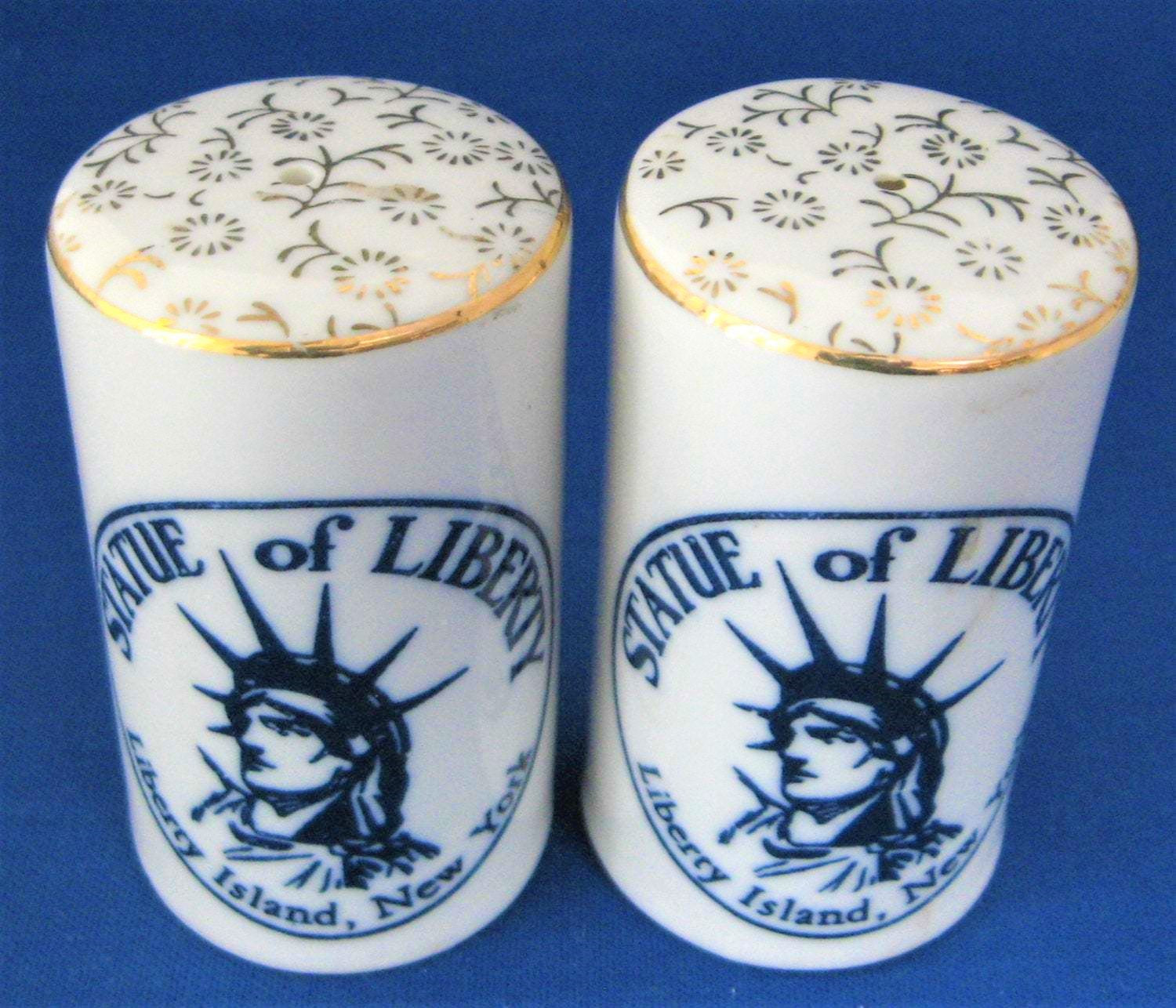 Vintage 1950s Statue of Liberty New York Porcelain Salt and Pepper Shakers - Classic Souvenir for Kitchen, Dining, and Collectors