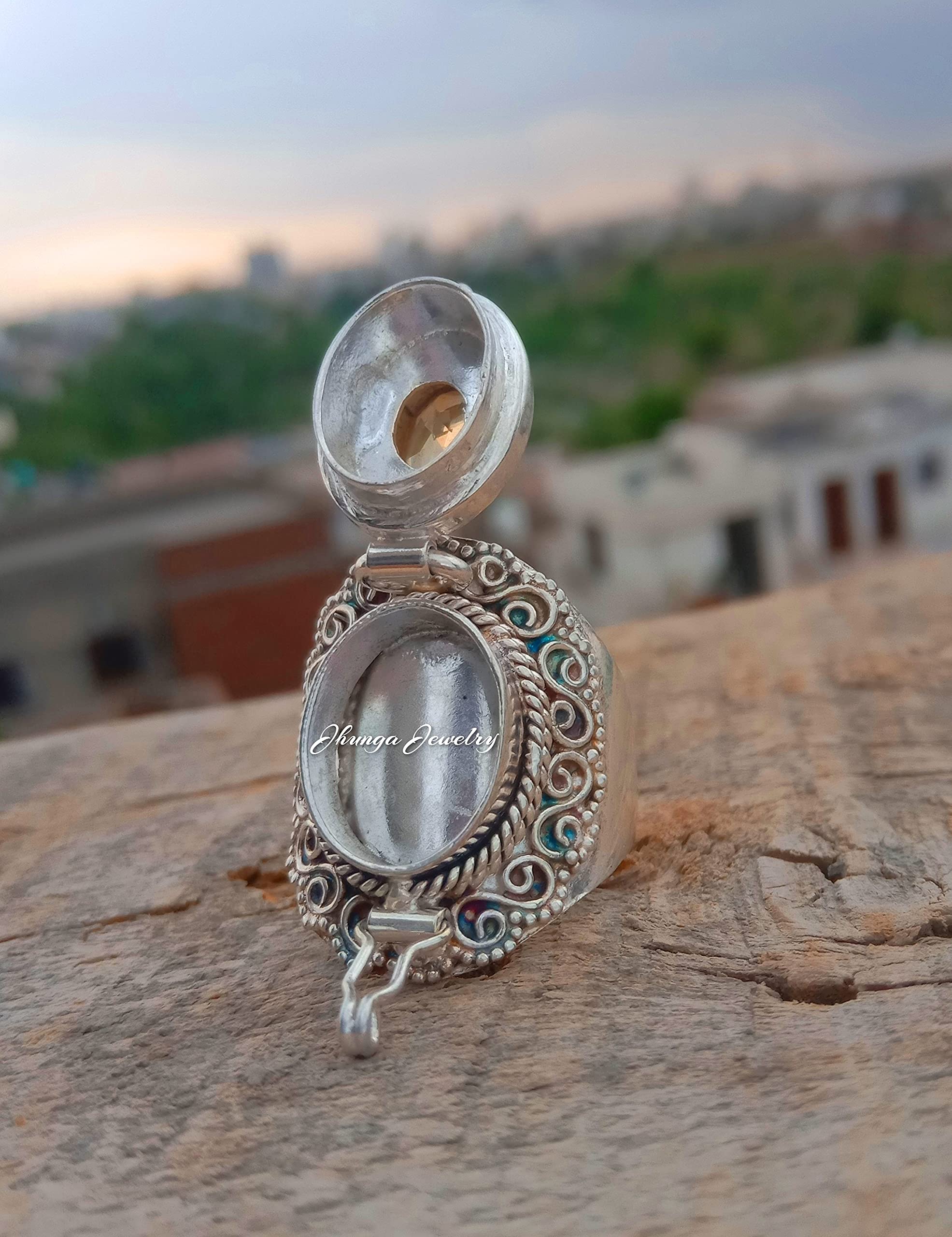 925 Sterling Silver Round Citrine Poison Locket Box Ring - Gothic Jewelry with Black Onyx - Elegant Prayer & Pill Box Ring for Women - Perfect for Halloween, Cosplay, and Gothic Fashion Accessories