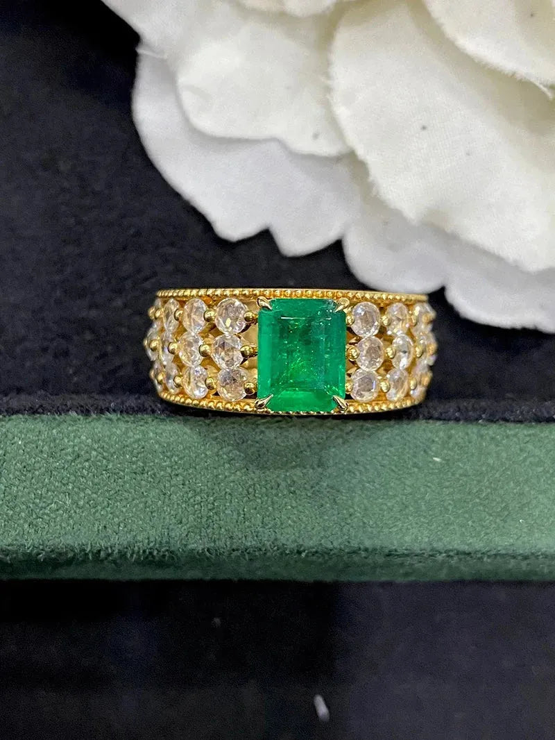 18K Yellow Gold Vintage Diamond & Emerald Ring for Women - Luxury Real Natural Gemstone Wedding, Engagement & Party Jewelry - Perfect for Anniversaries, Gifts & Special Occasions