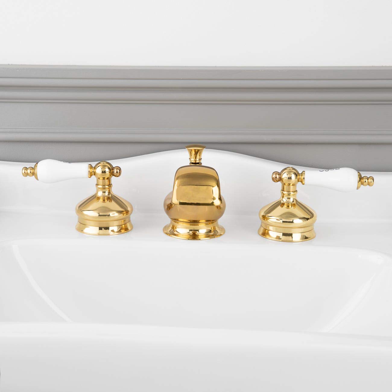 Vintage Widespread Bathroom Sink Faucet with Porcelain Lever Handles - Classic Antique Style for Bathroom Vanity & Farmhouse Decor - Perfect for Traditional, Victorian, and Retro Home Renovations