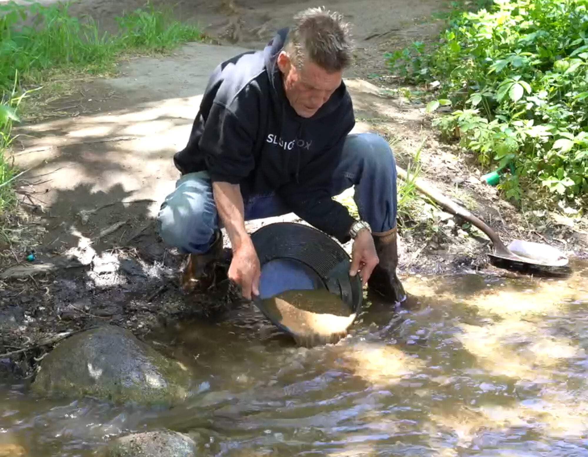 **Sluice Fox Gold Panning Kit for Beginners - 3 Size Gold Pans with Dual Riffles, Pay Dirt Sand Scoop - Complete Prospecting Starter Set for Kids & Adults - Perfect for Outdoor Adventures & Treasure Hunting**