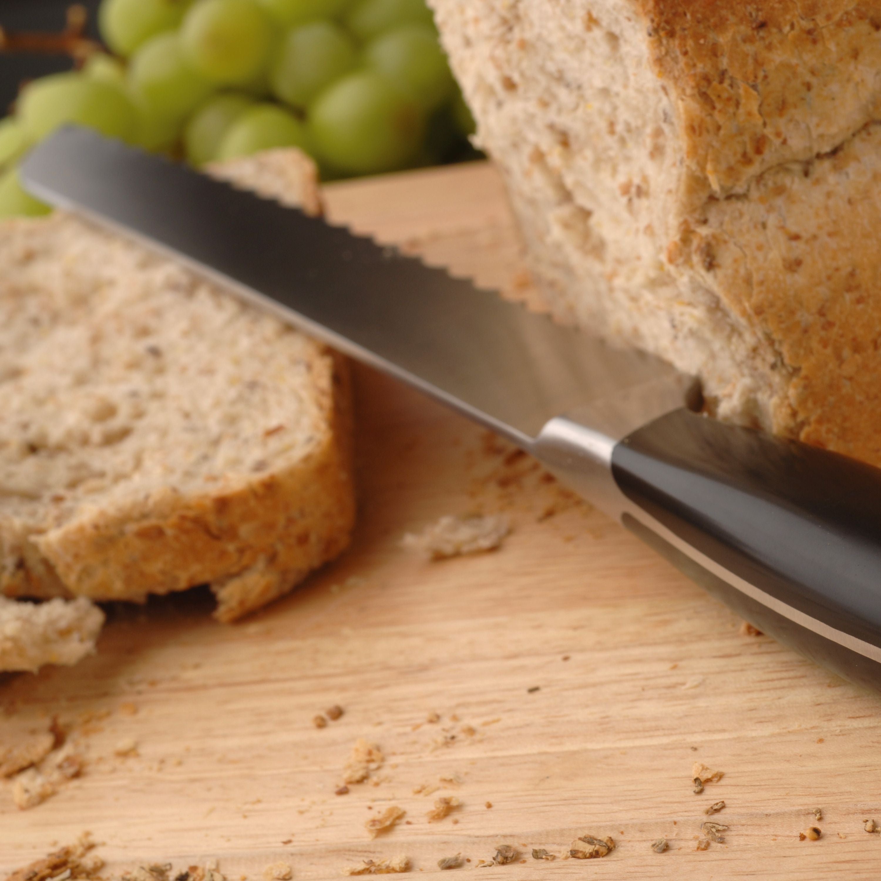 BergHOFF Moon Bread Knife 8-Inch - Premium Stainless Steel Serrated Blade for Slicing Bread, Cakes & Pastries - Perfect for Bakeries, Kitchens & Home Use