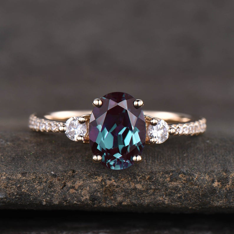 Three Stone Color Changing Lab-Created Oval Alexandrite Engagement Ring for Women – Perfect for Proposals, Weddings & Anniversary Gifts