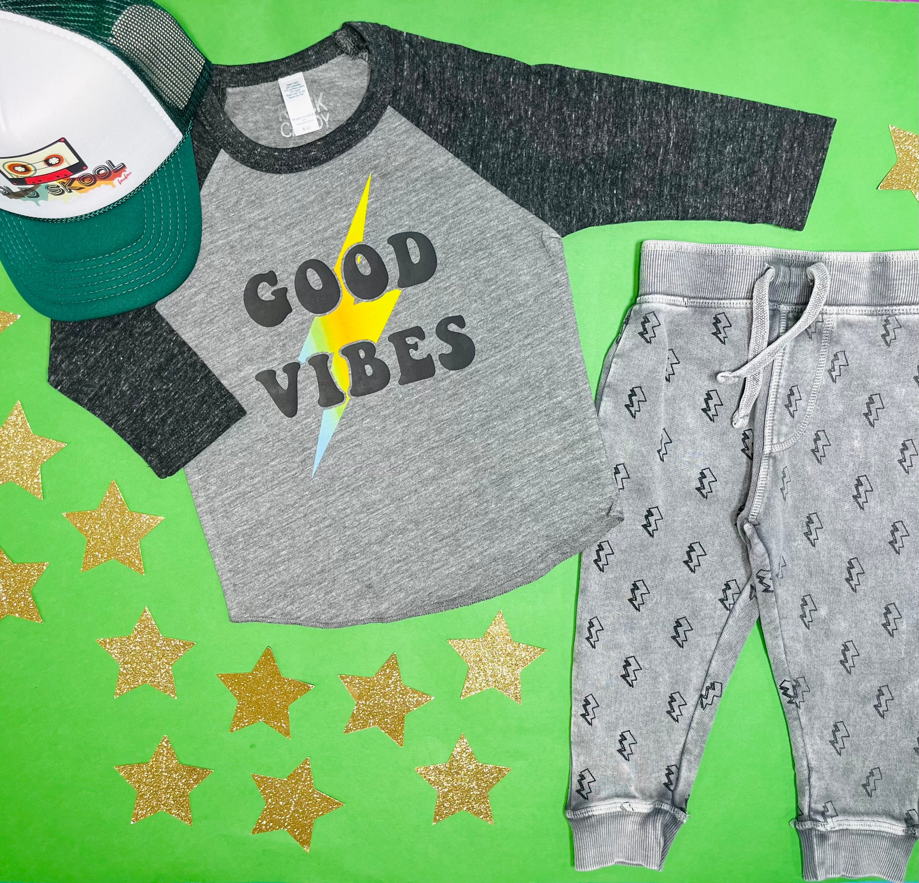Good Vibes Lightning Bolt Raglan T-Shirt - Trendy Graphic Tee for Men & Women - Perfect for Concerts, Festivals & Casual Wear