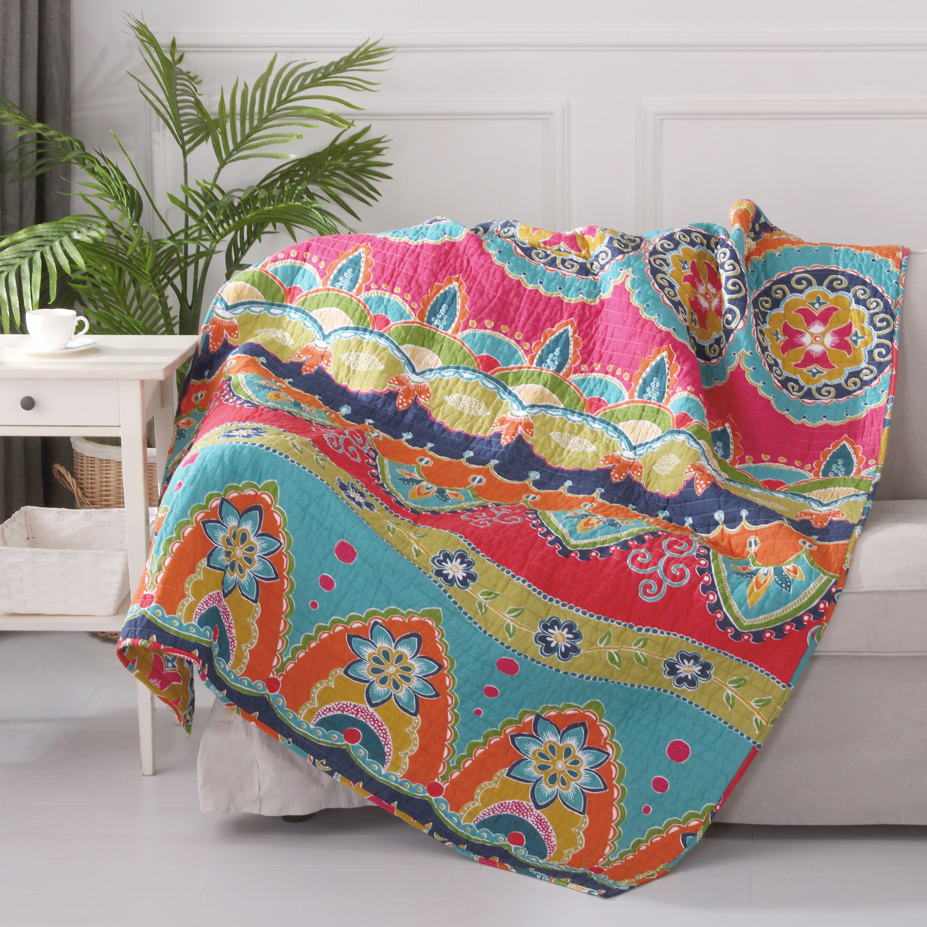 Amelie Quilted Throw Blanket - Soft Cozy Lightweight Bedspread for Couch, Sofa & Bed - Perfect for Living Room, Bedroom & Home Decor