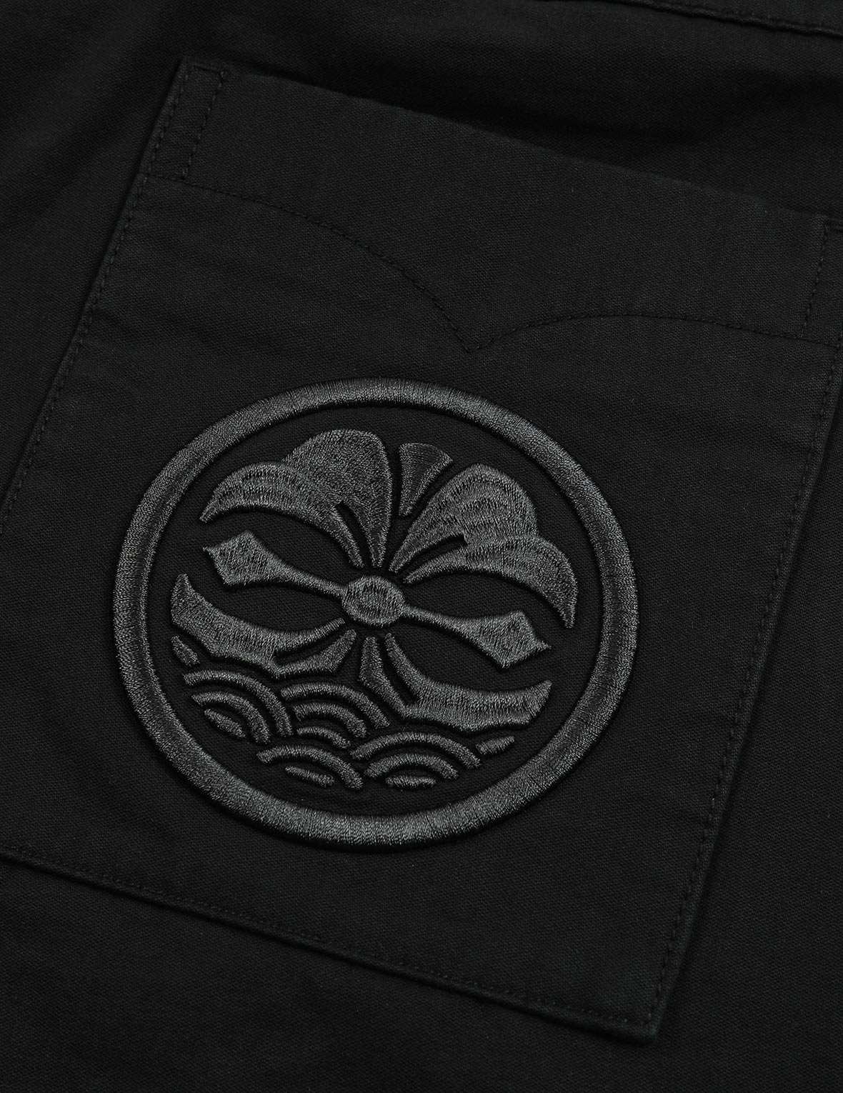 Stylish Slogan & Kamon Embroidery Cargo Shorts for Men - Trendy Streetwear with Multiple Pockets | Perfect for Casual Outings, Summer Travel & Outdoor Adventures