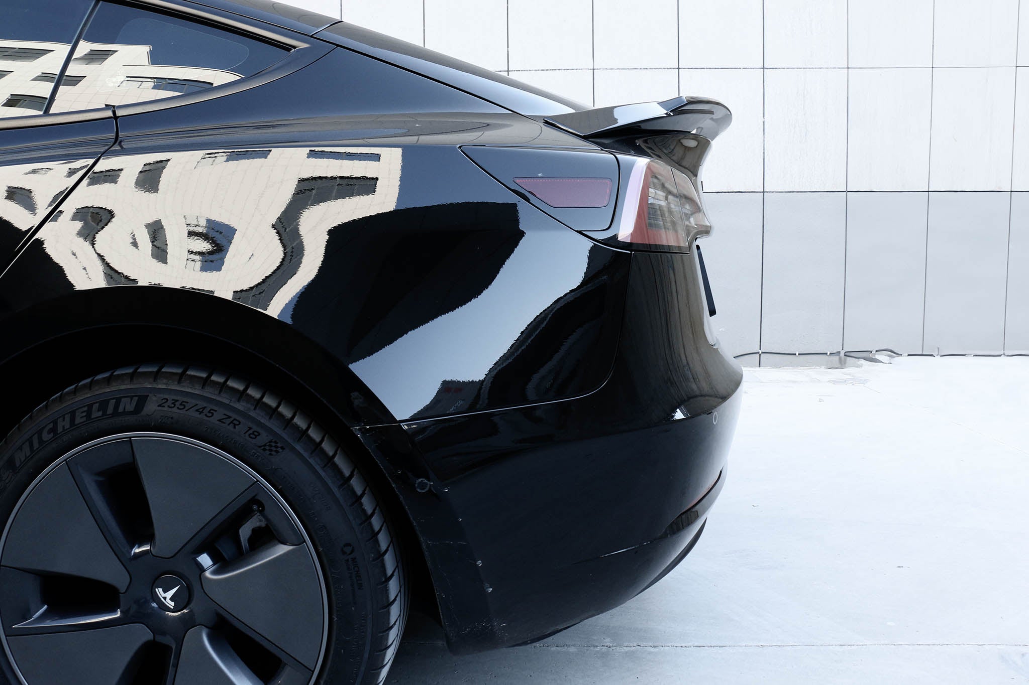 High-Performance Sporty Style Spoiler for Tesla Model 3 & 2024+ Model 3 Highland - Lightweight Carbon Fiber Rear Wing - EU Market Exclusive Overstock - Perfect for Racing, Car Shows & Street Style Enhancement