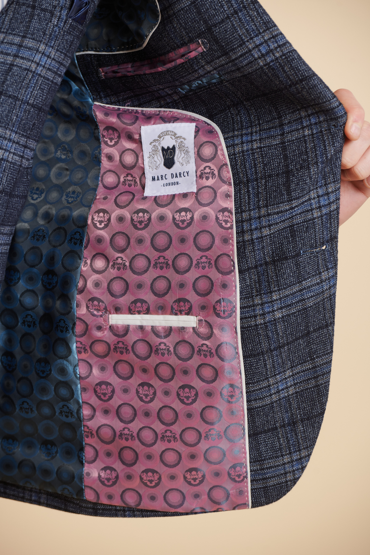 Everton FC James Tarkowski Andy Blue Check Suit - Official Football Player Outfit for Matchdays & Special Events