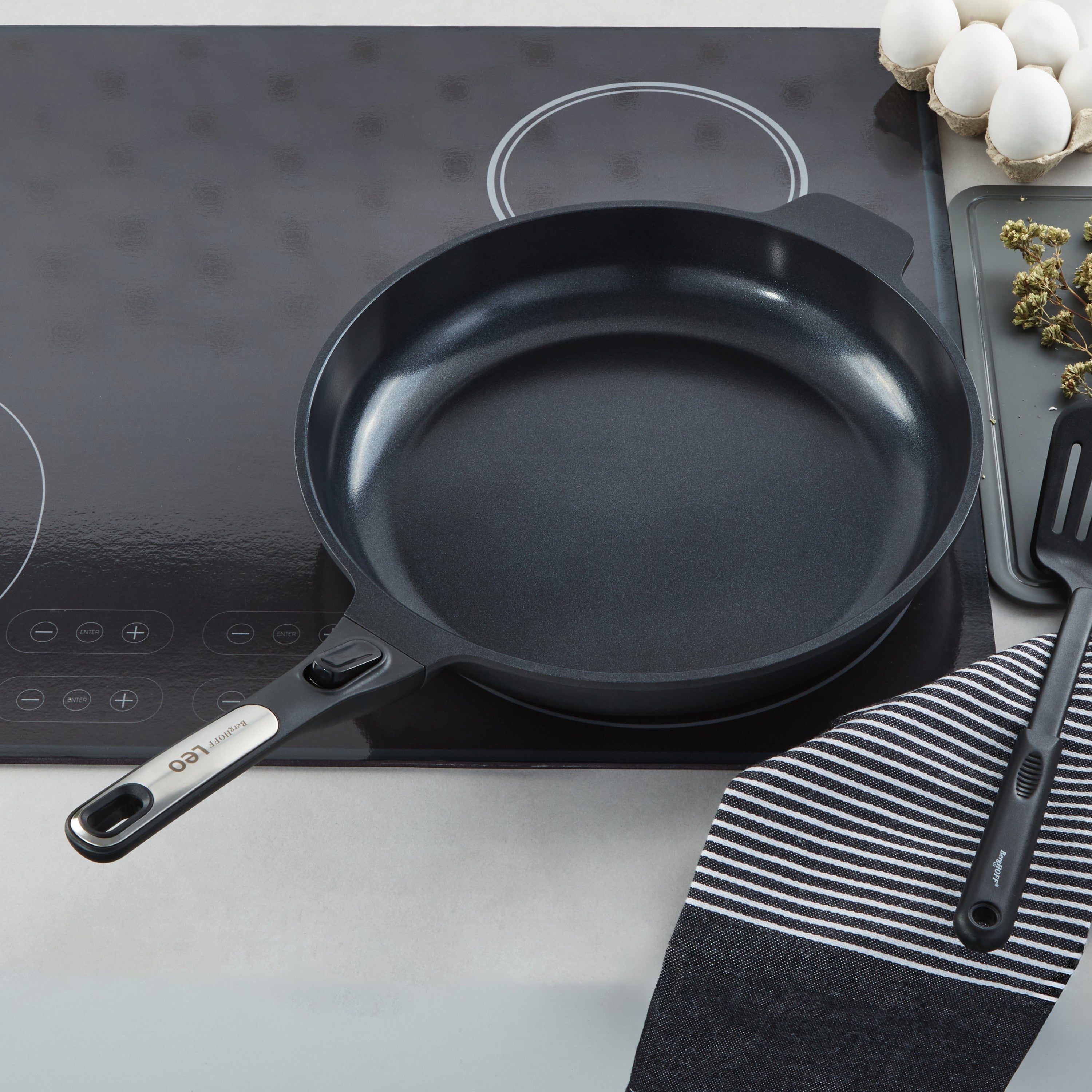 BergHOFF Leo Phantom Nonstick Ceramic 12.75-Inch Fry Pan | Eco-Friendly Recycled Aluminum | Induction Compatible | Perfect for Sautéing, Frying & Omelets | PFOA-Free Cookware for Healthy Cooking