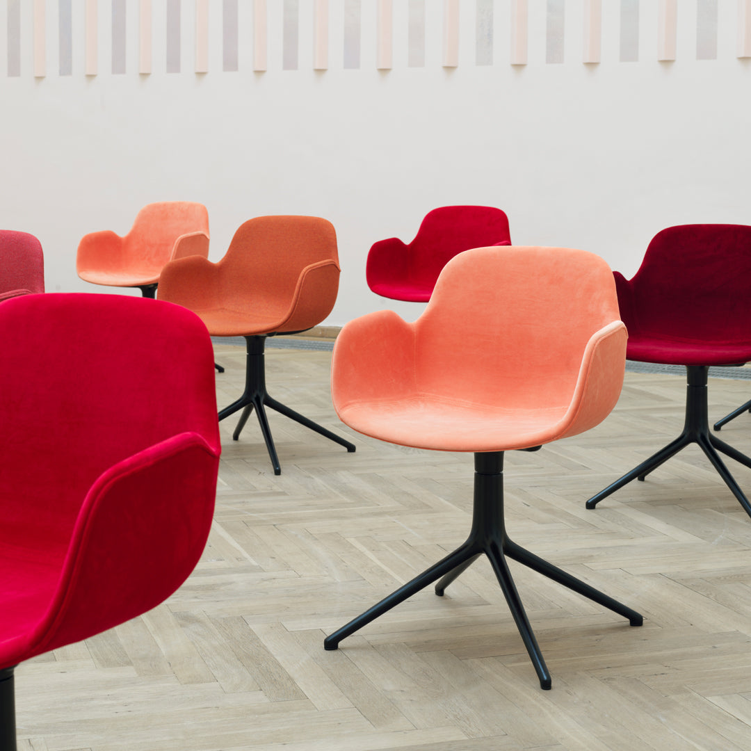 Modern Form Armchair with 4L Swivel Base and Premium Upholstery - Perfect for Living Room, Office or Reading Nook