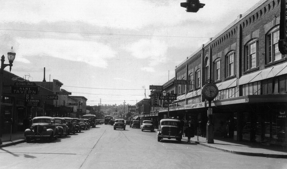 Renton Washington A Street Scene Giclee Gallery Print - 16x24 Wall Art Decor Travel Poster for Living Room, Office & Home Decor