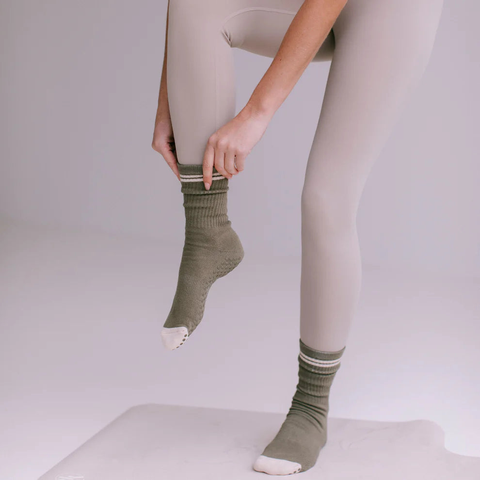 Non-Slip Grip Socks for Yoga, Pilates & Barre - Anti-Skid Workout Socks with Traction for Women & Men - Perfect for Dance, Gym & Home Exercise