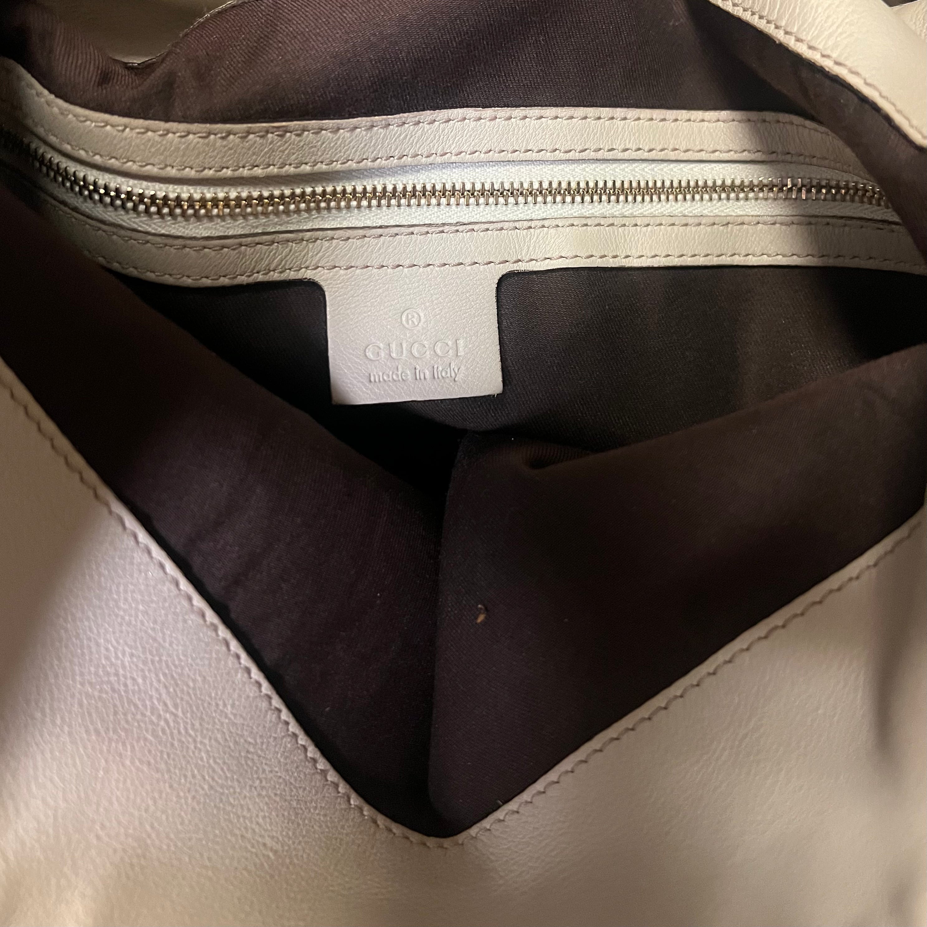Gucci GG Indy Leather Shoulder Bag for Women - Luxury Designer Handbag for Work, Travel & Everyday Use