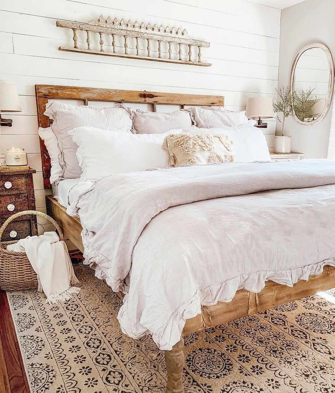 Hauteloom Warroad Traditional Peach & Charcoal Area Rug 6'7