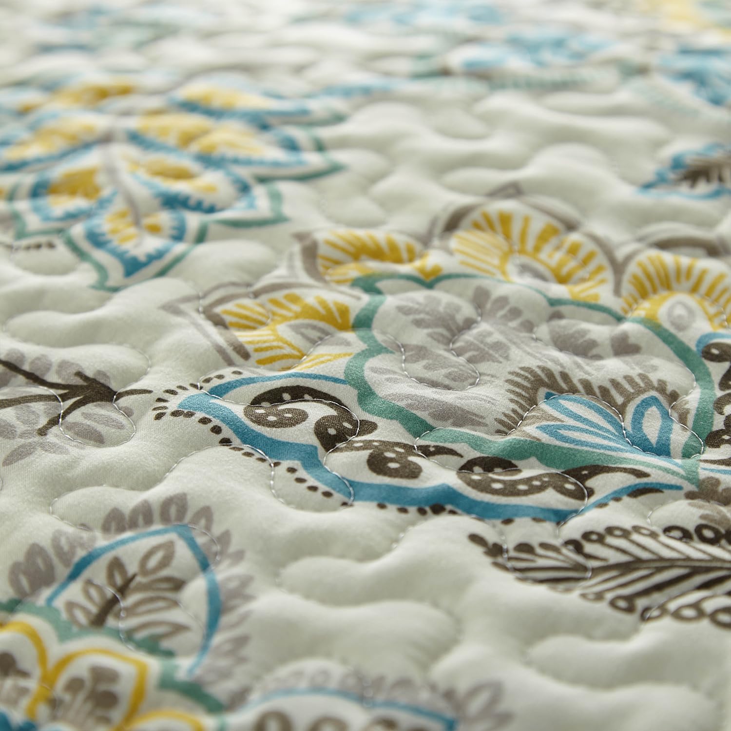 Southshore Fine Living Floral Paisley Quilt Set - 3-Piece Boho Bedspread with Pillow Shams, Full/Queen Size Cream Summer Coverlet | Perfect for Bohemian Bedroom Decor & Guest Room Styling