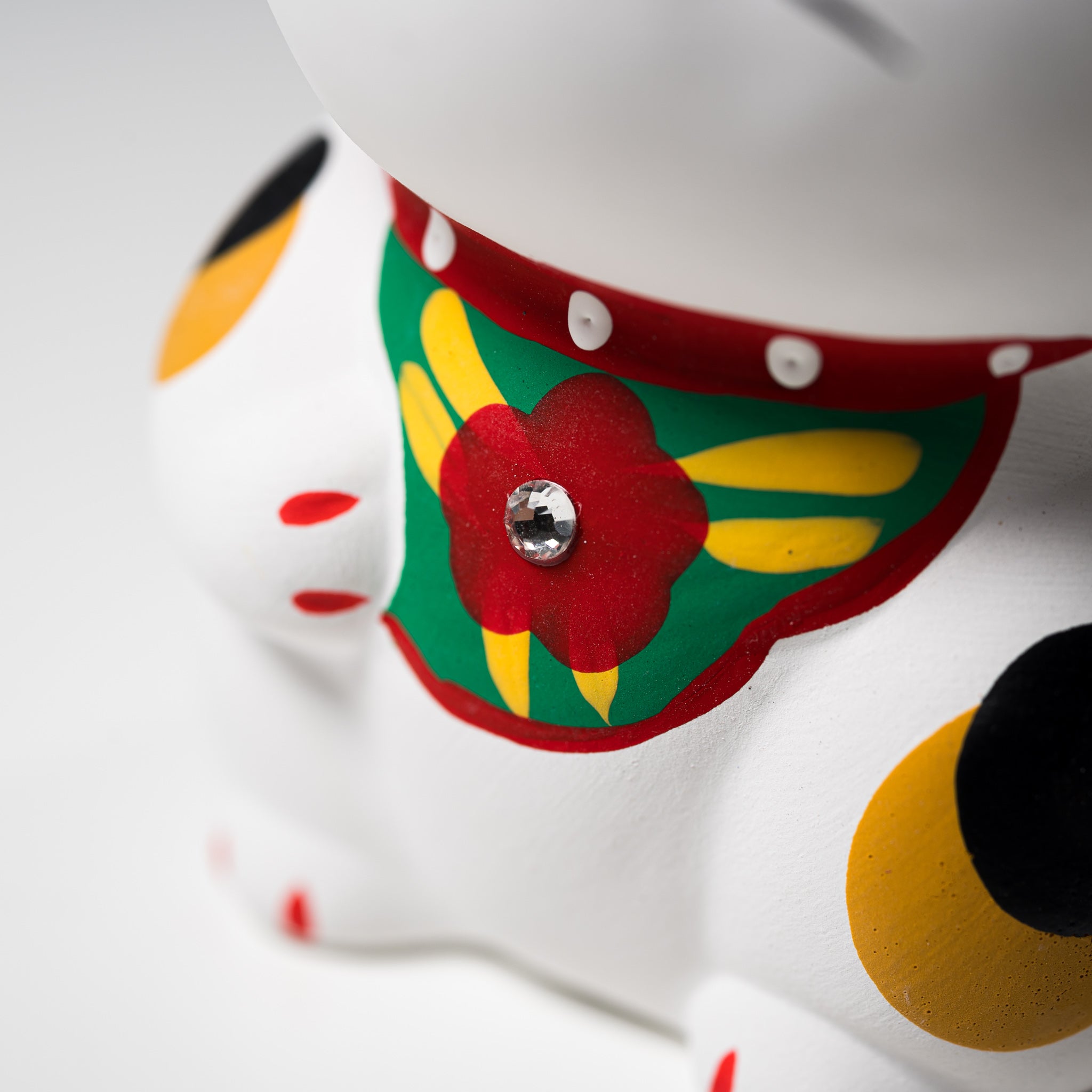 White Beckoning Cat Handheld Lucky Ornament - Cute Mochi Style Maneki Neko for Home Decor, Office Desk & Gift Giving