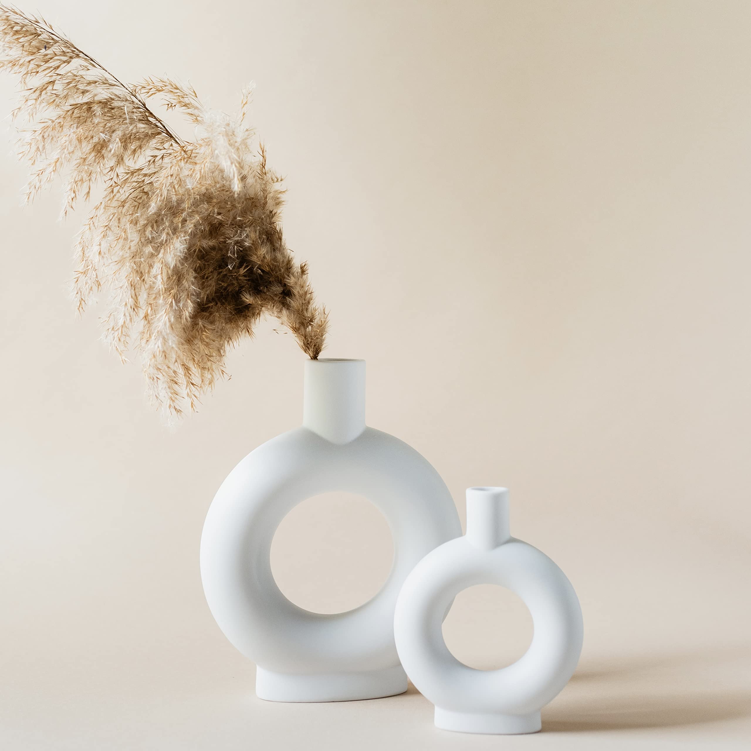 Set of 2 White Ceramic Vases for Pampas Grass - Minimalist Home Decor Vase Set for Shelf, Table, Mantle & Bookshelf - Boho Style Decorative Vases for Living Room, Bedroom & Office
