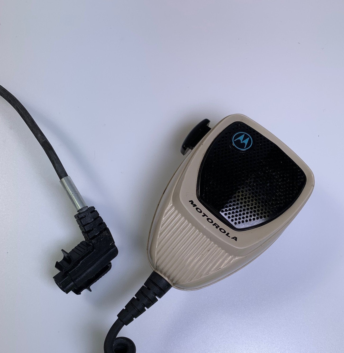 Motorola HMN1052A Palm Microphone - Hands-Free Communication Device for Two-Way Radios - Perfect for Security, Construction & Outdoor Activities