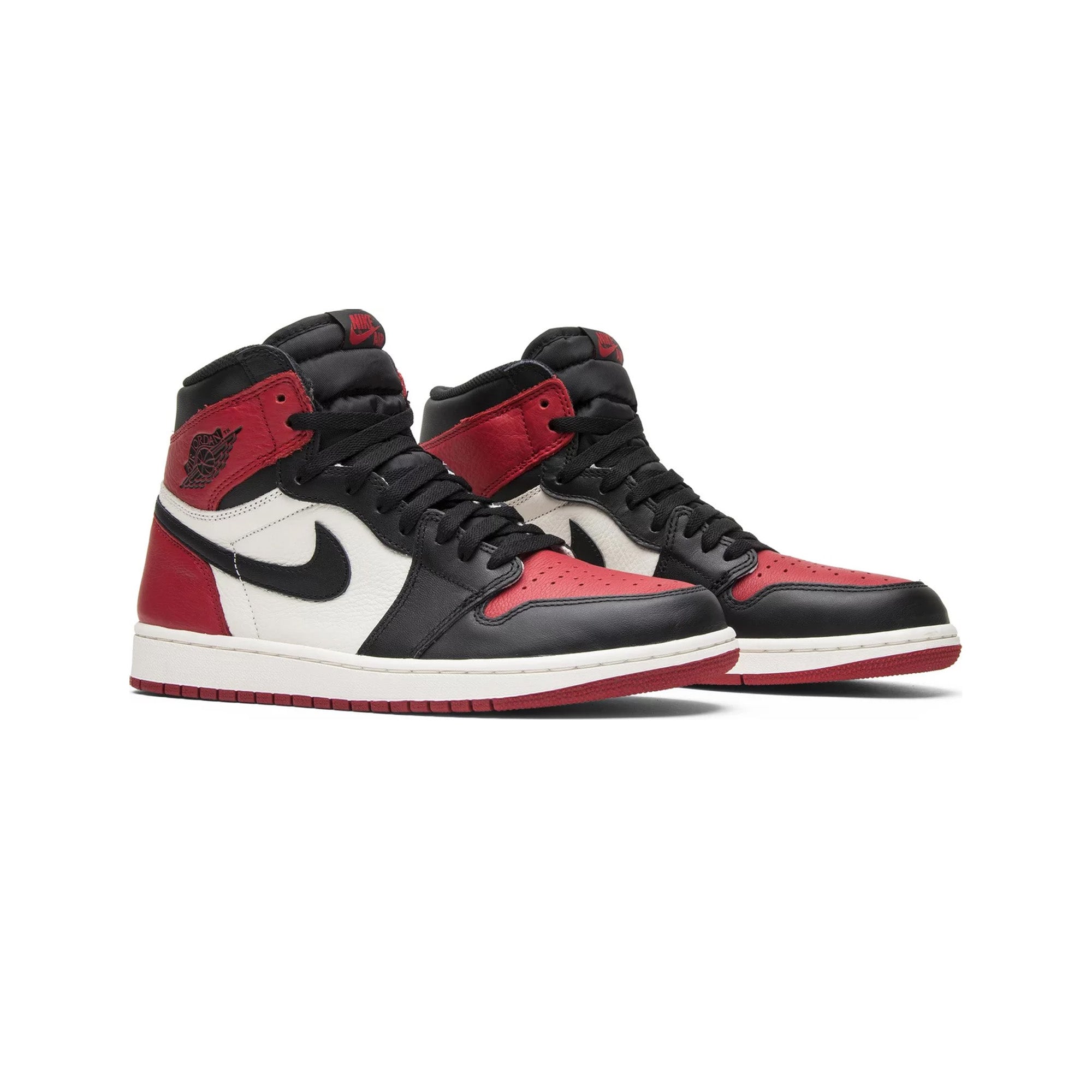 Air Jordan 1 Retro High 'Bred Toe' Sneakers (2018 Release) - Men's Basketball Shoes for Streetwear & Casual Outfits