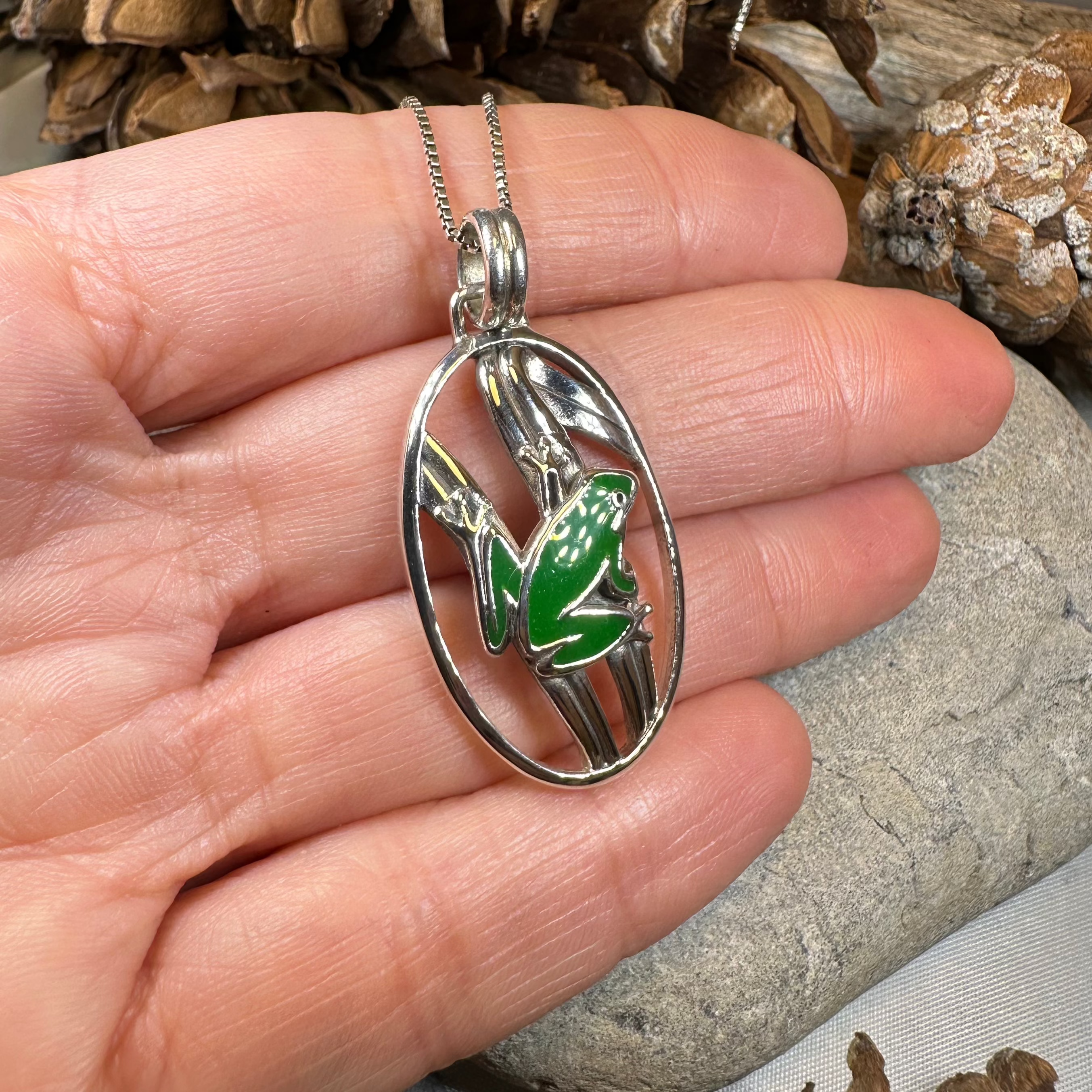 Enamel Frog Necklace - Cute Animal Jewelry for Women, Handmade Frog Pendant Necklace, Unique Gift for Her - Perfect for Casual Wear, Parties & Nature Lovers