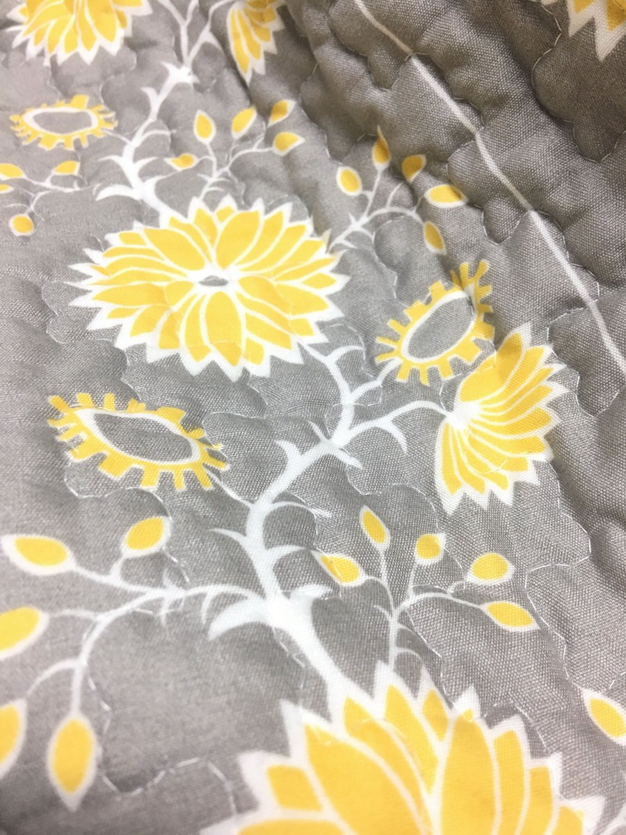 Hypoallergenic Polyester Microfiber 3-Piece Quilt Set - Full/Queen Size Gray with White & Yellow Sunflower Design | Soft Bedroom Bedding for Cozy Sleep & Home Decor