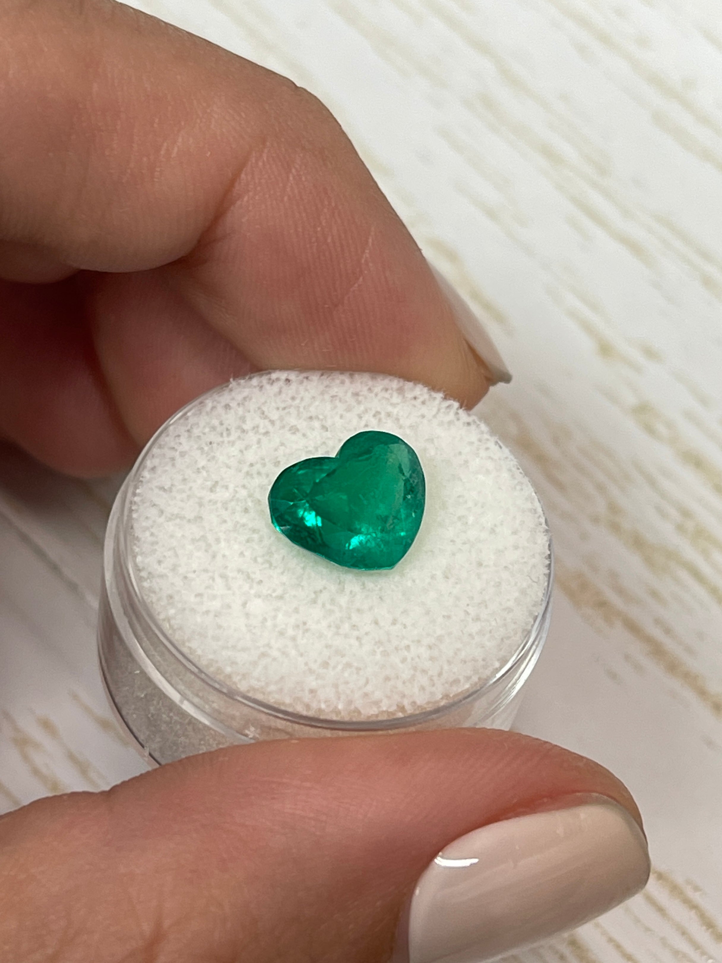 3.35 Carat 11x9mm Certified Vivid Muzo Green Natural Colombian Emerald Heart Cut Gemstone for Engagement Rings & Fine Jewelry