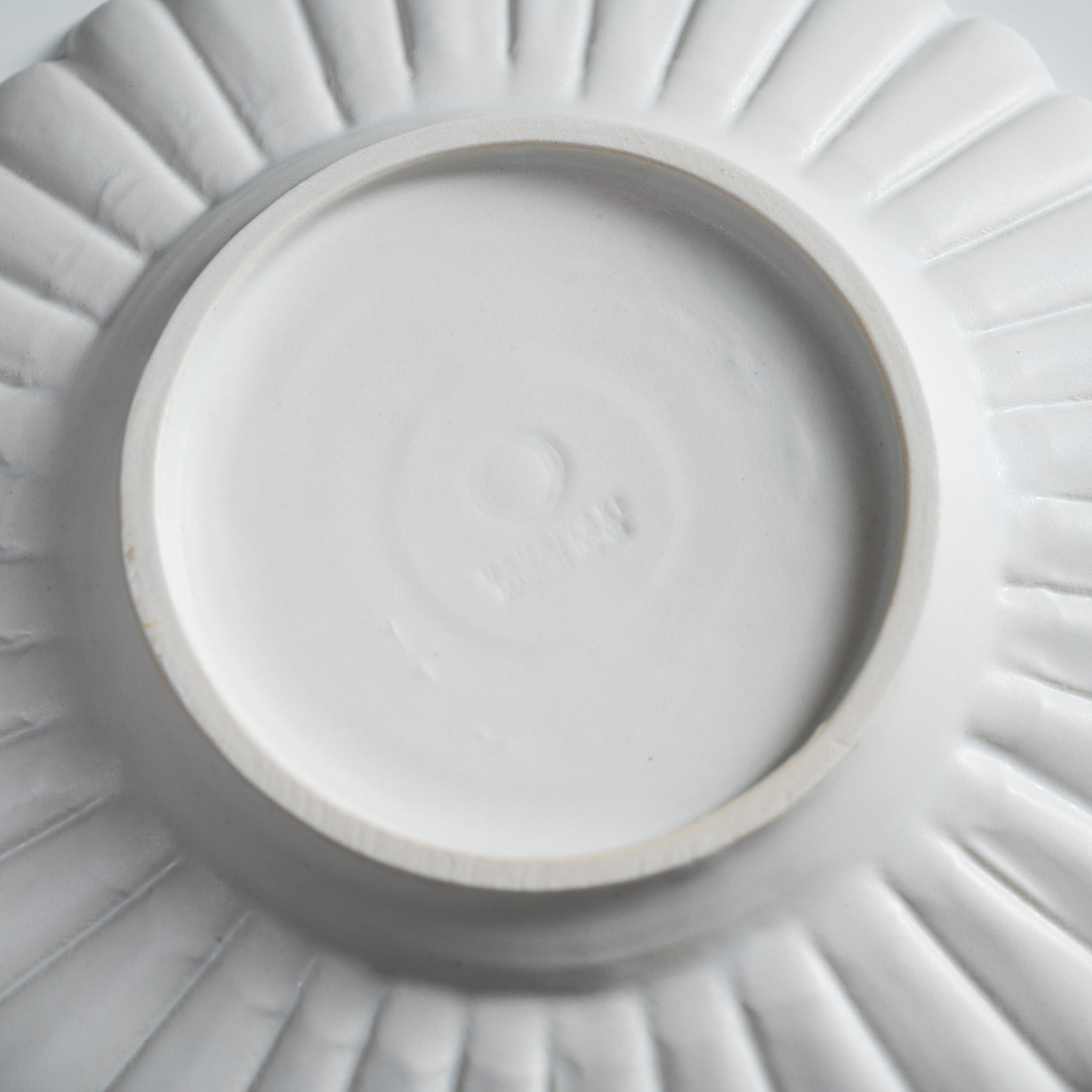 Handmade USUKI Ware Rim Plate 19.5cm - Japanese Ceramic Dinner Plate for Sushi, Desserts & Home Decor | Microwave & Dishwasher Safe